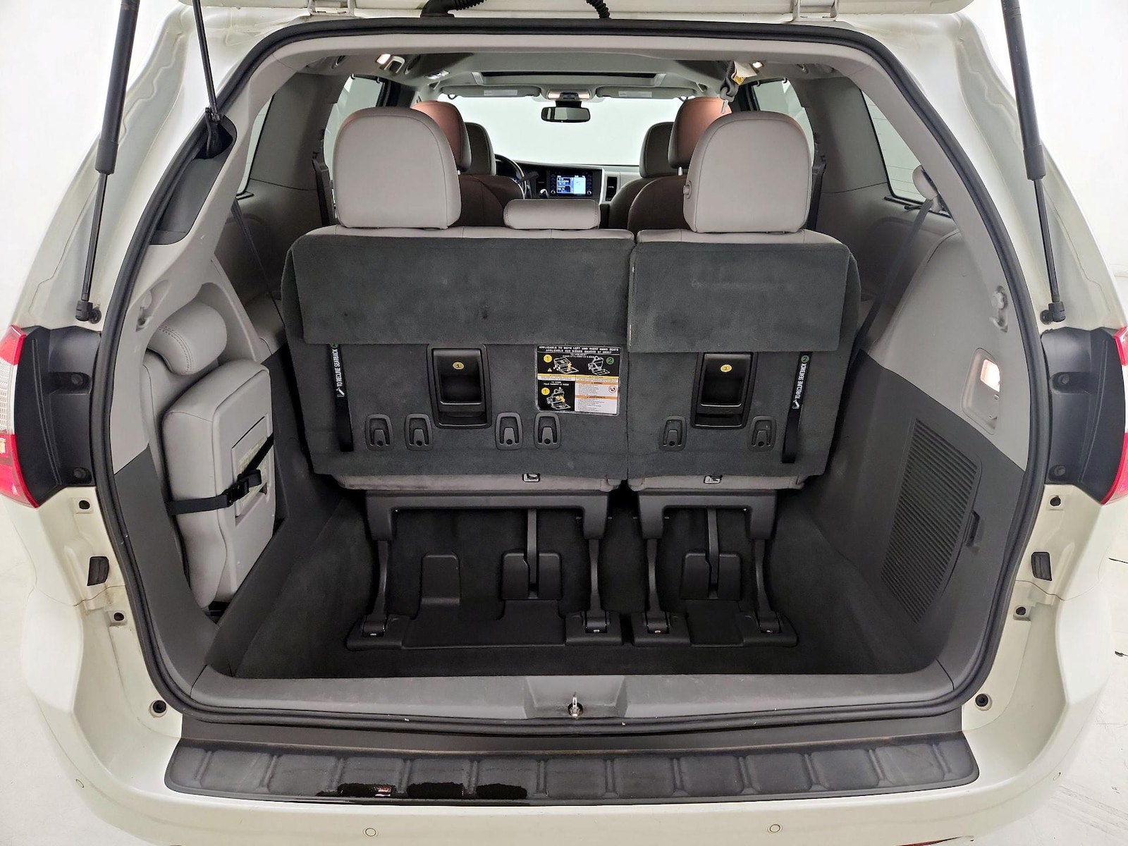 2019 Toyota Sienna XLE - Photo 22