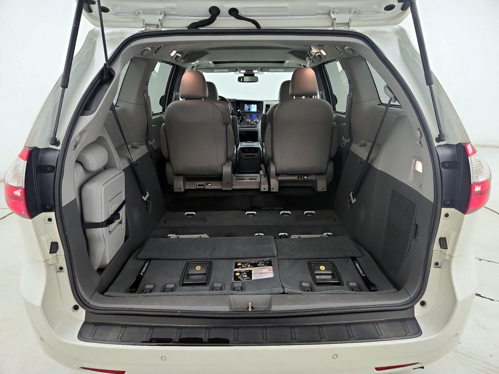 2019 Toyota Sienna XLE - Photo 23