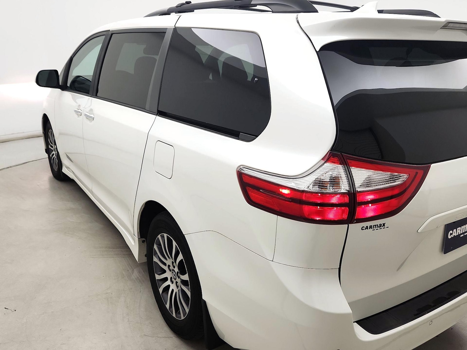 2019 Toyota Sienna XLE - Photo 7