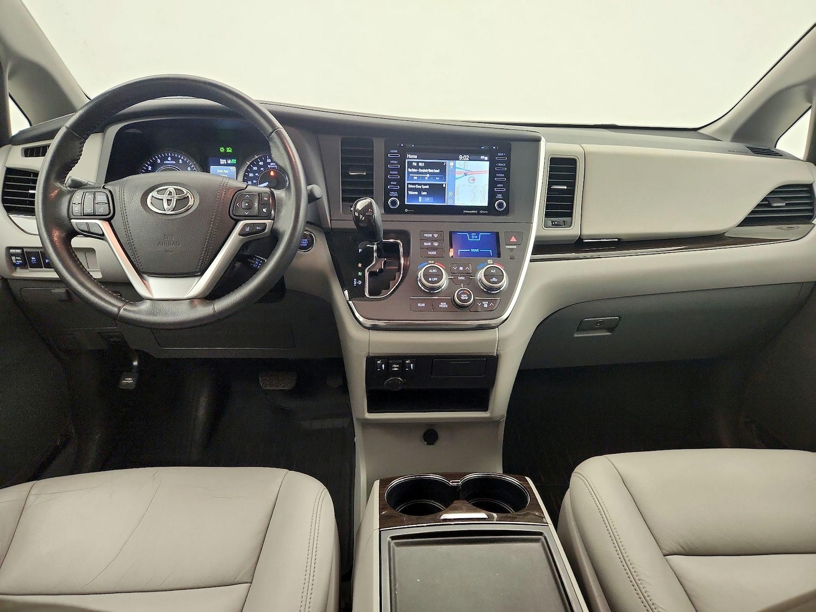2019 Toyota Sienna XLE - Photo 8