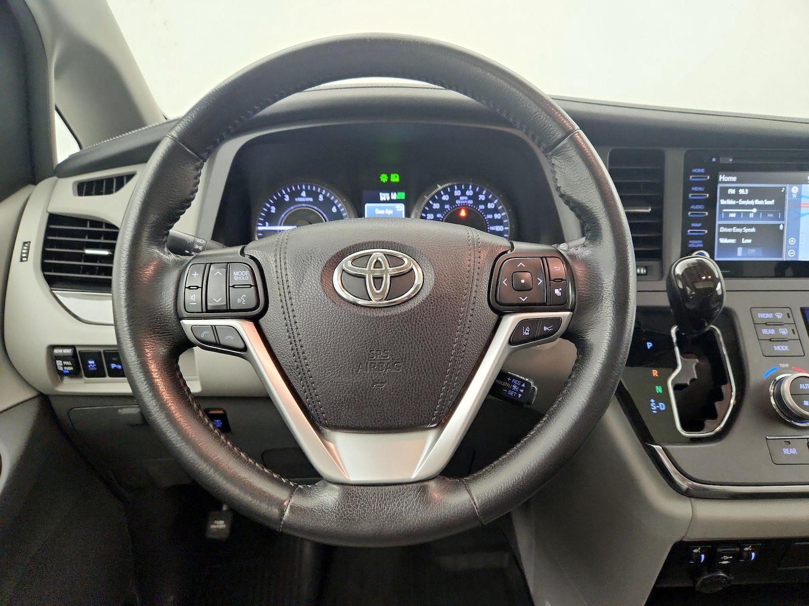 2019 Toyota Sienna XLE - Photo 9