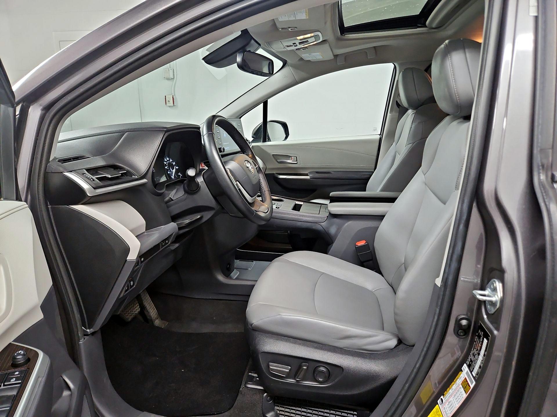 Thumbnail: 2023 Toyota Sienna - 11