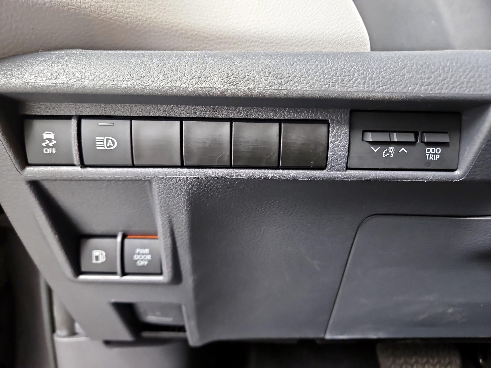 Thumbnail: 2023 Toyota Sienna - 13