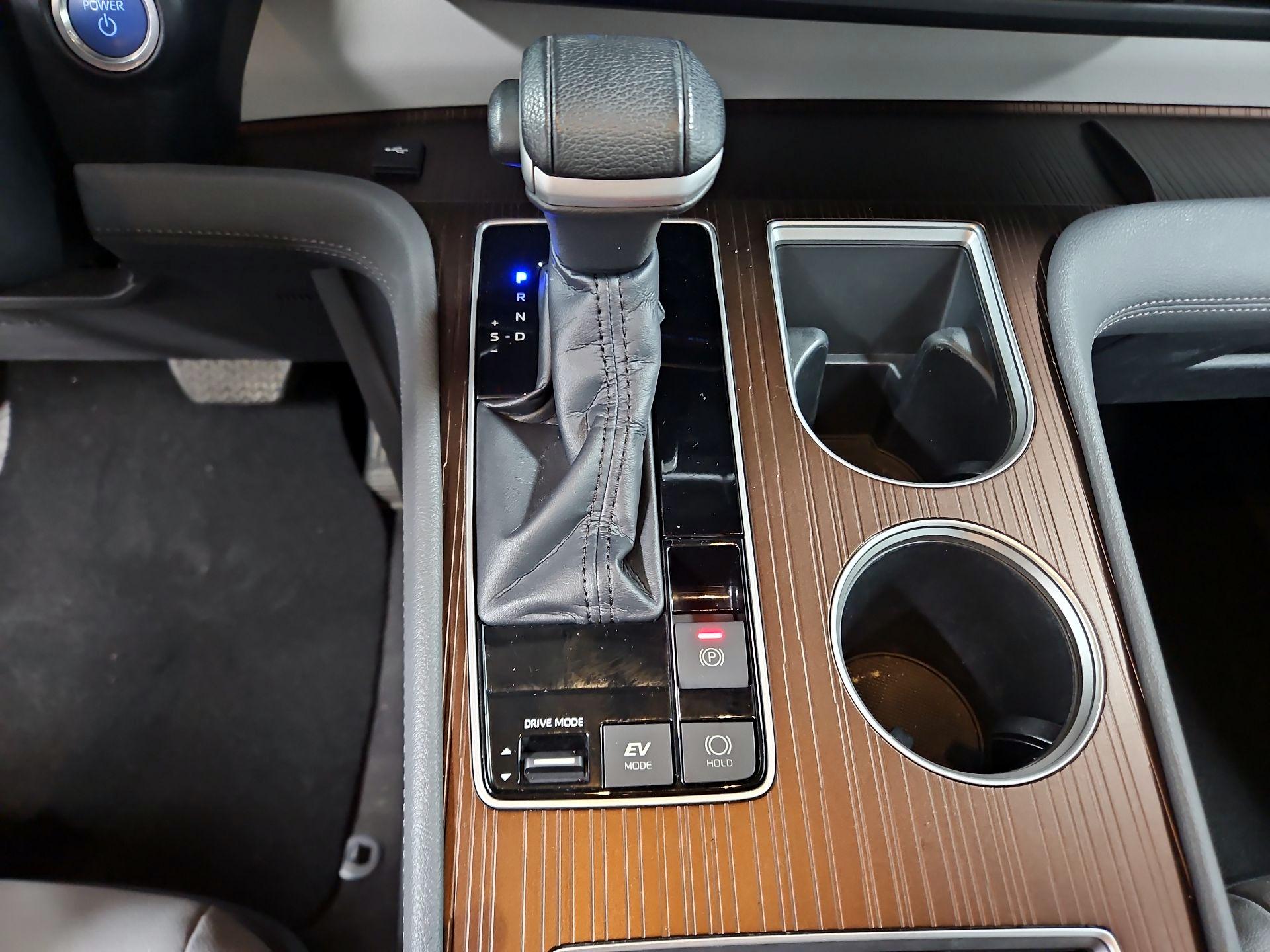 Thumbnail: 2023 Toyota Sienna - 17