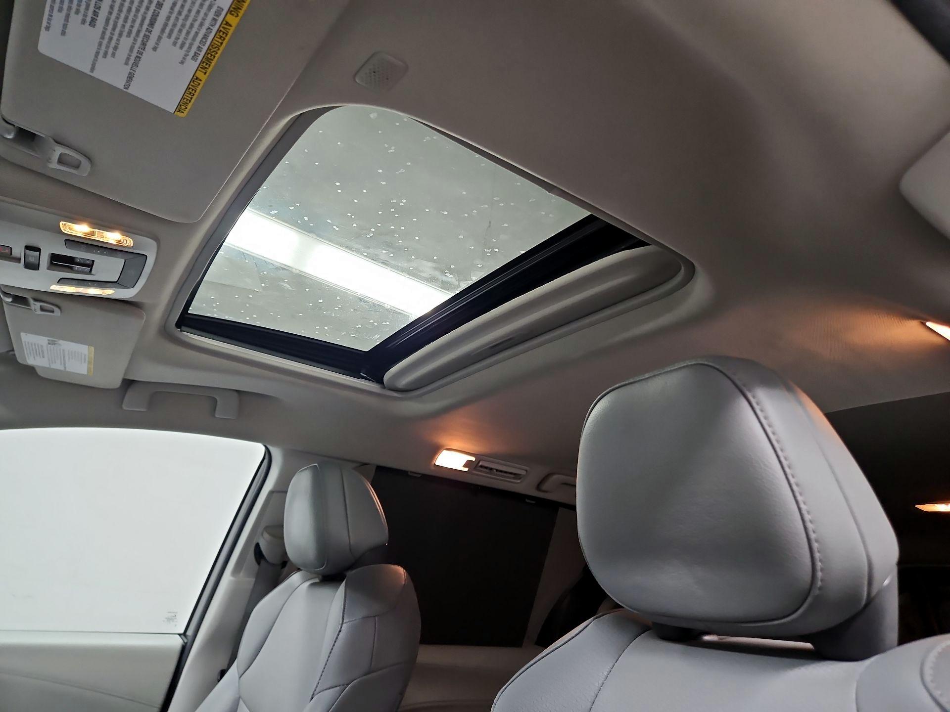Thumbnail: 2023 Toyota Sienna - 19
