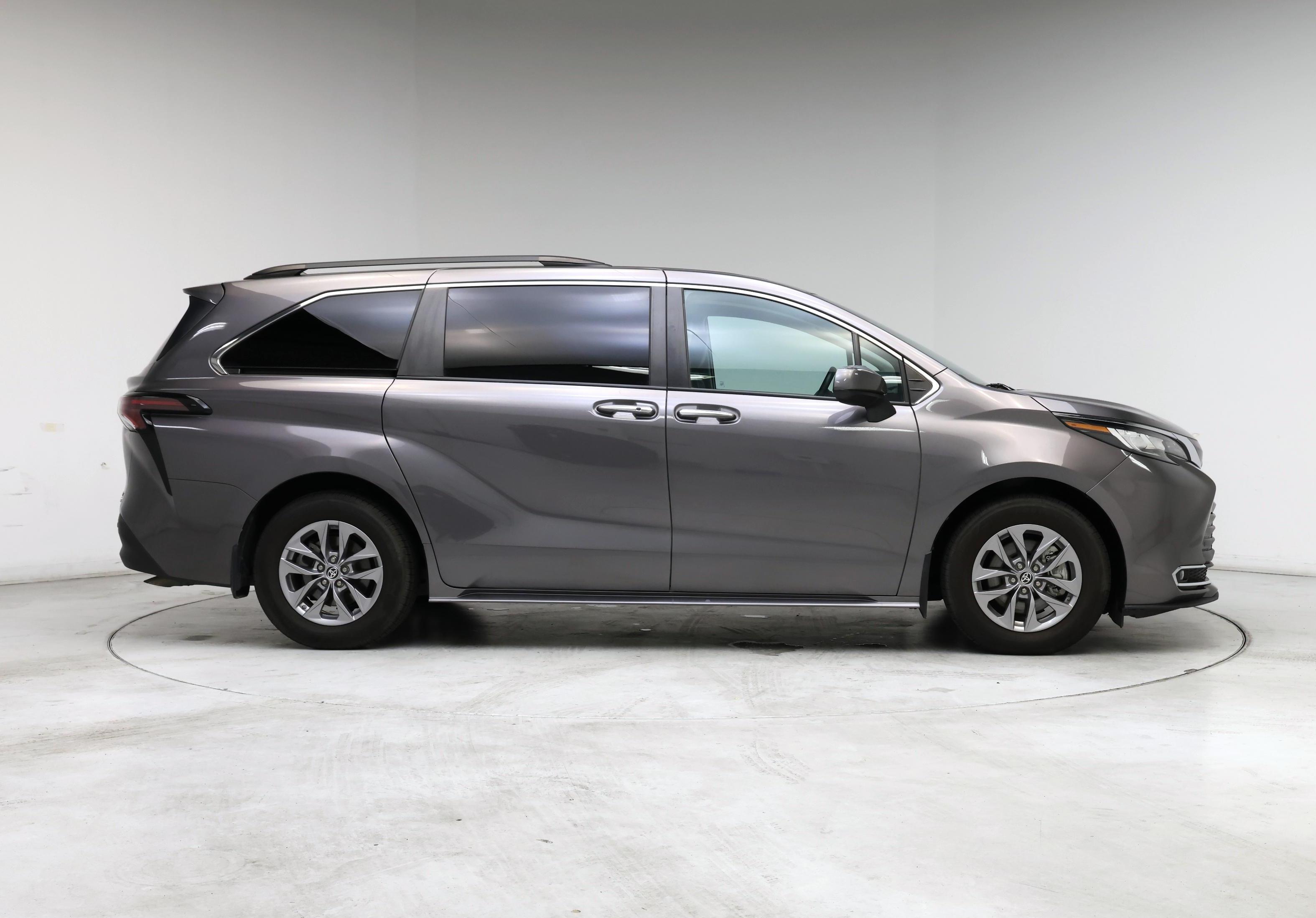 Thumbnail: 2023 Toyota Sienna - 7