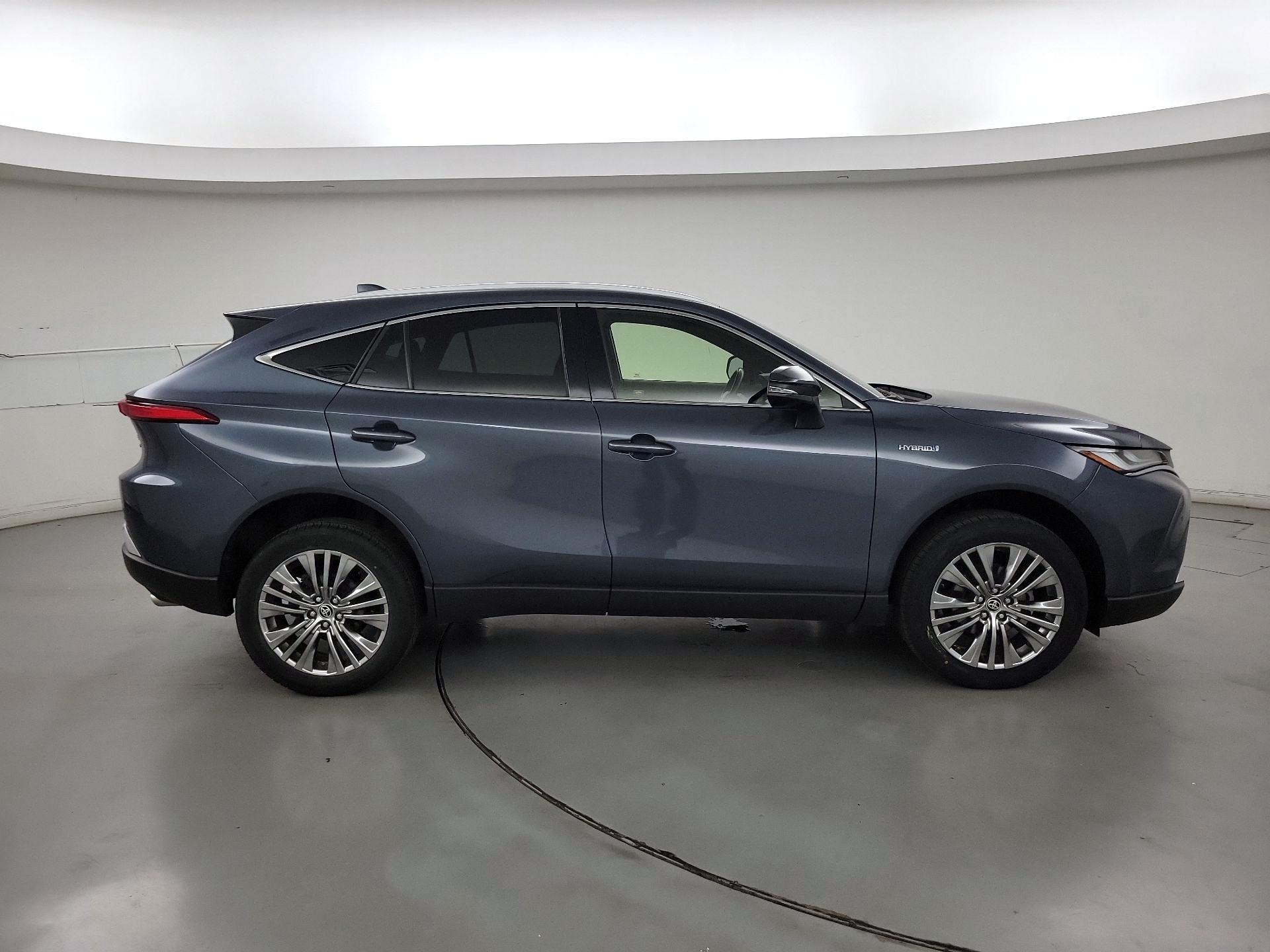 Thumbnail: 2021 Toyota Venza - 4