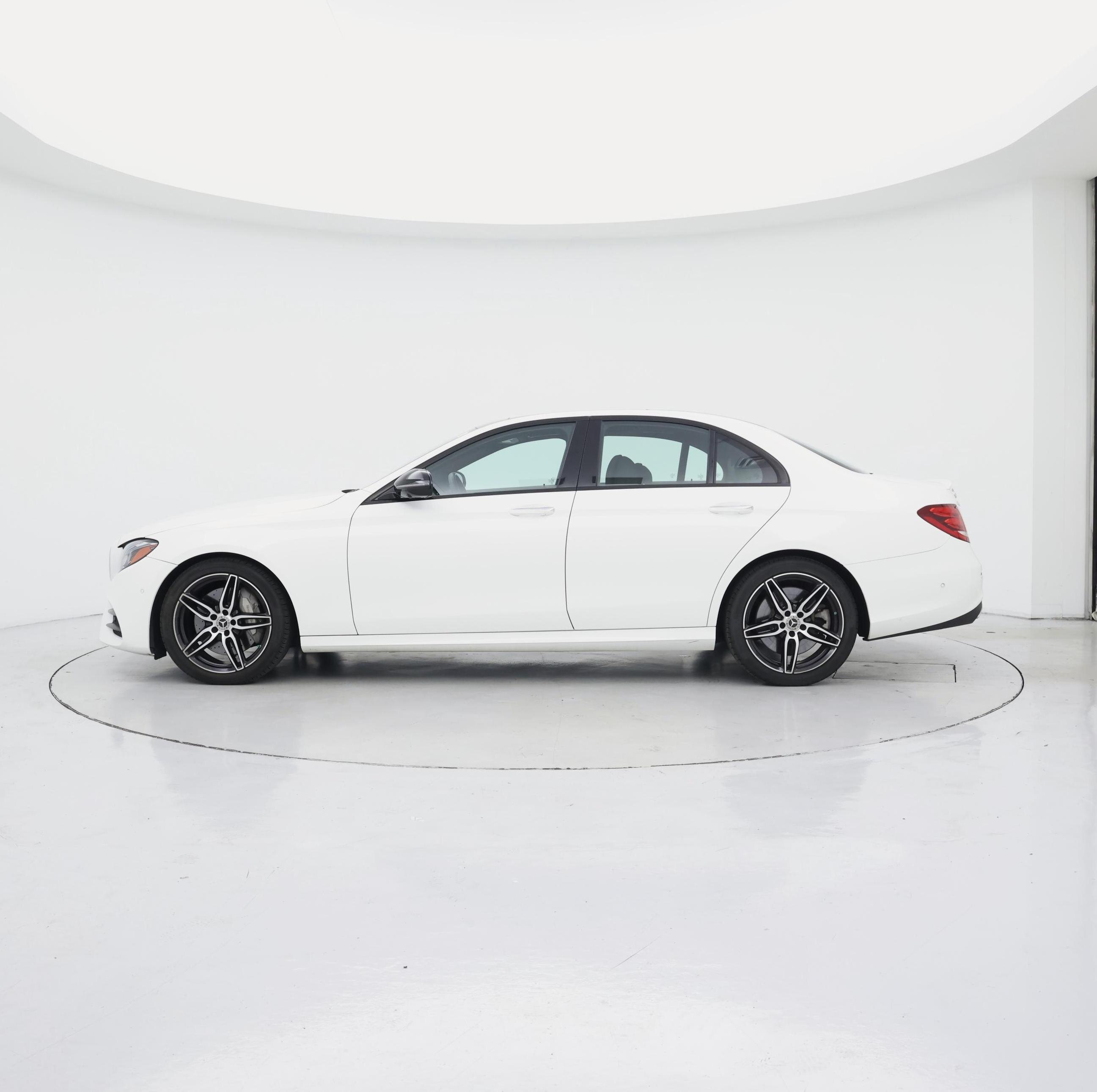 Thumbnail: 2020 Mercedes-Benz E-Class - 3