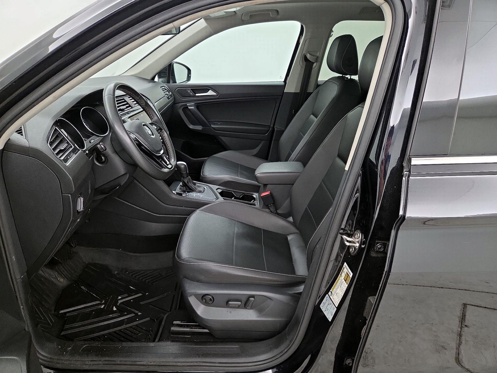 2021 Volkswagen Tiguan SE - Photo 12