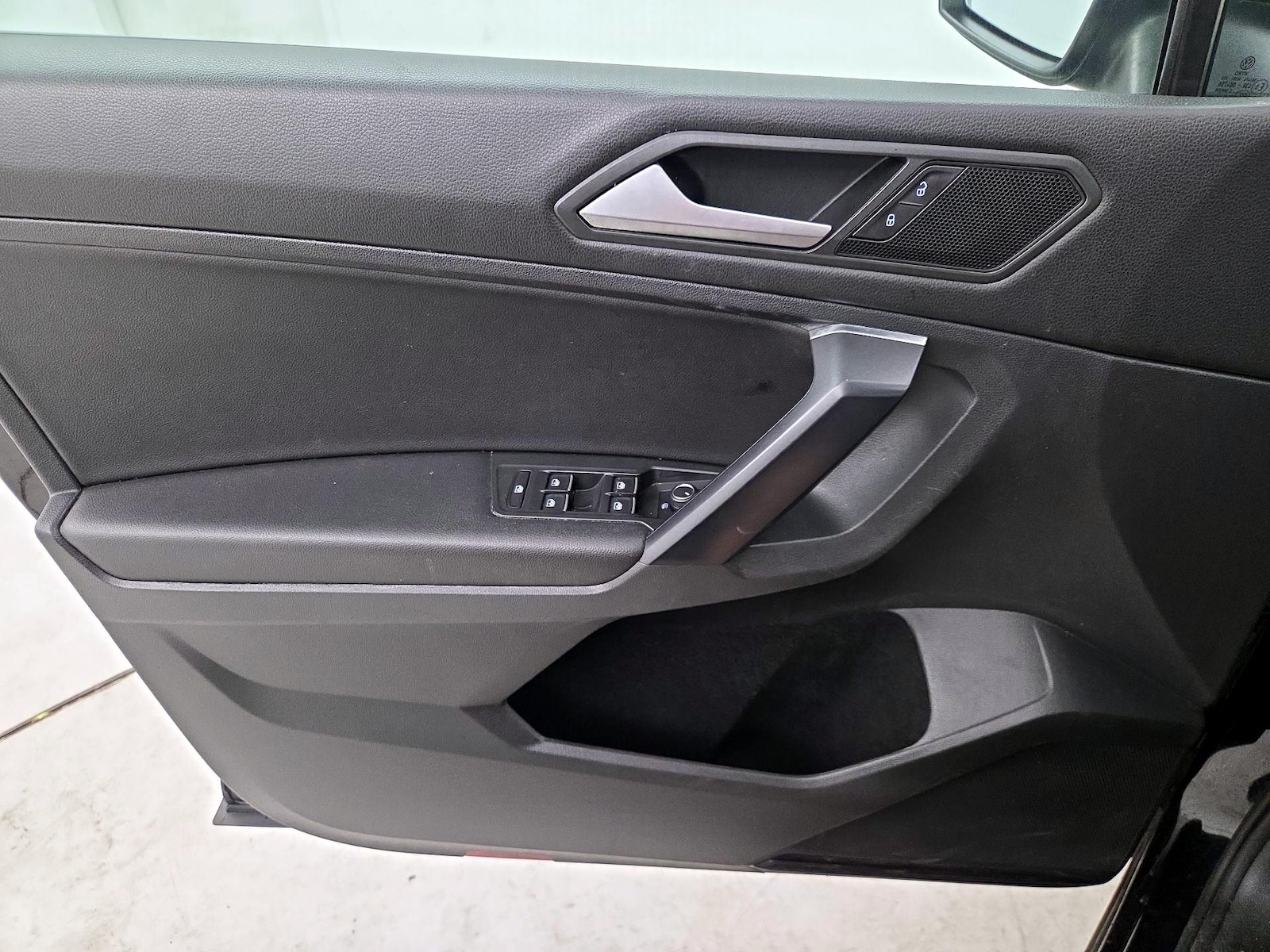2021 Volkswagen Tiguan SE - Photo 13