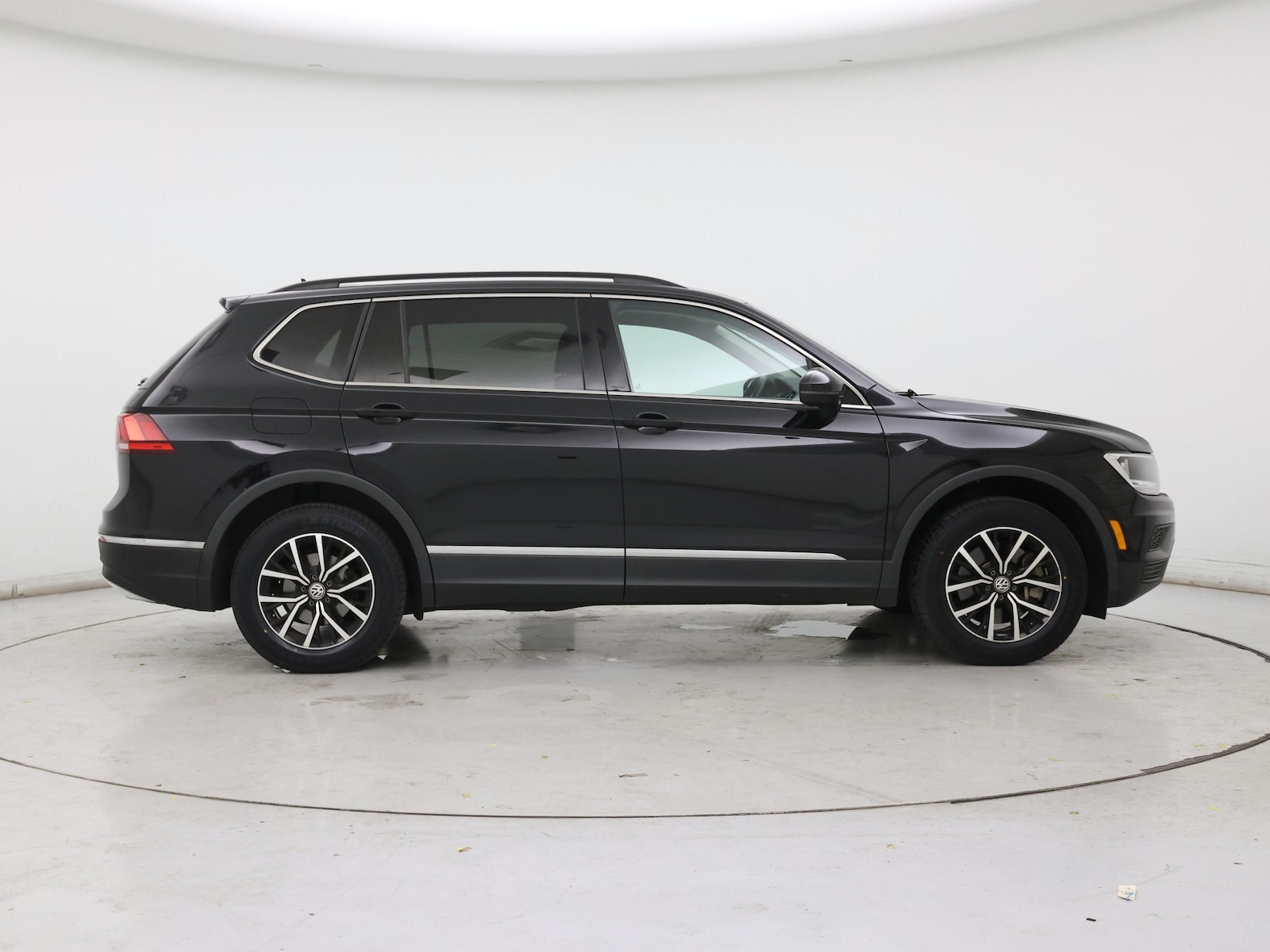 2021 Volkswagen Tiguan SE - Photo 8