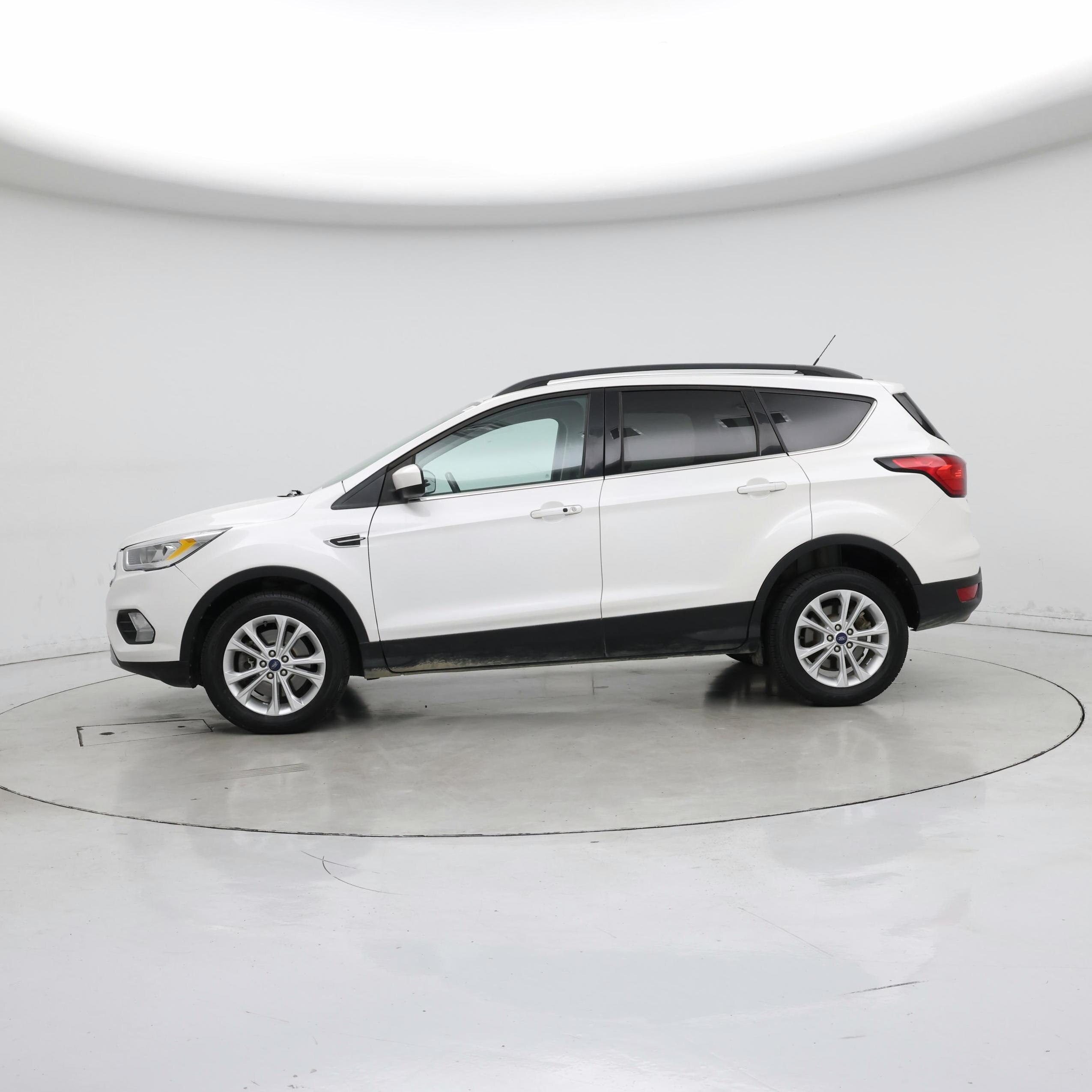 Thumbnail: 2019 Ford Escape - 3
