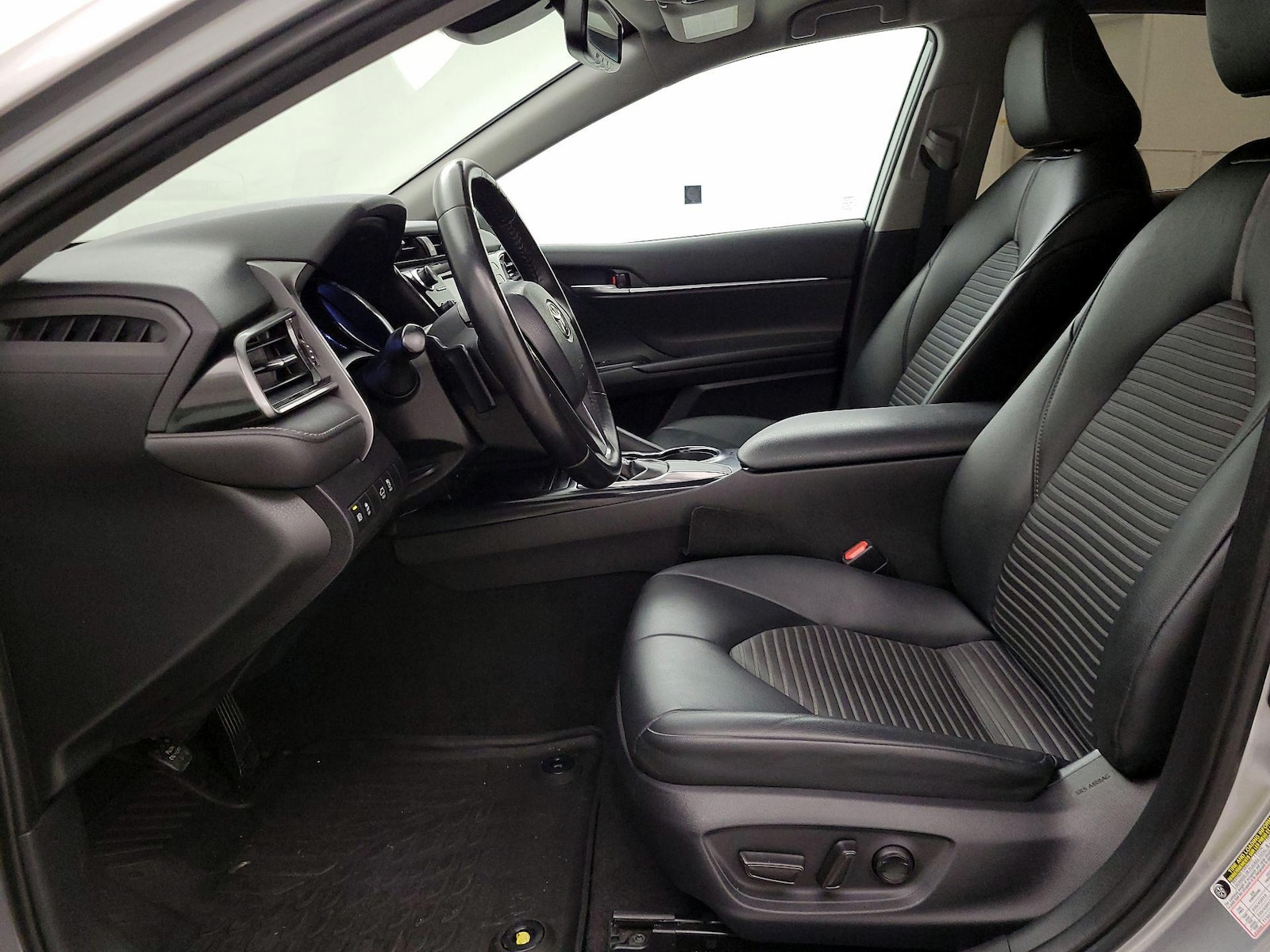 2019 Toyota Camry SE - Photo 12