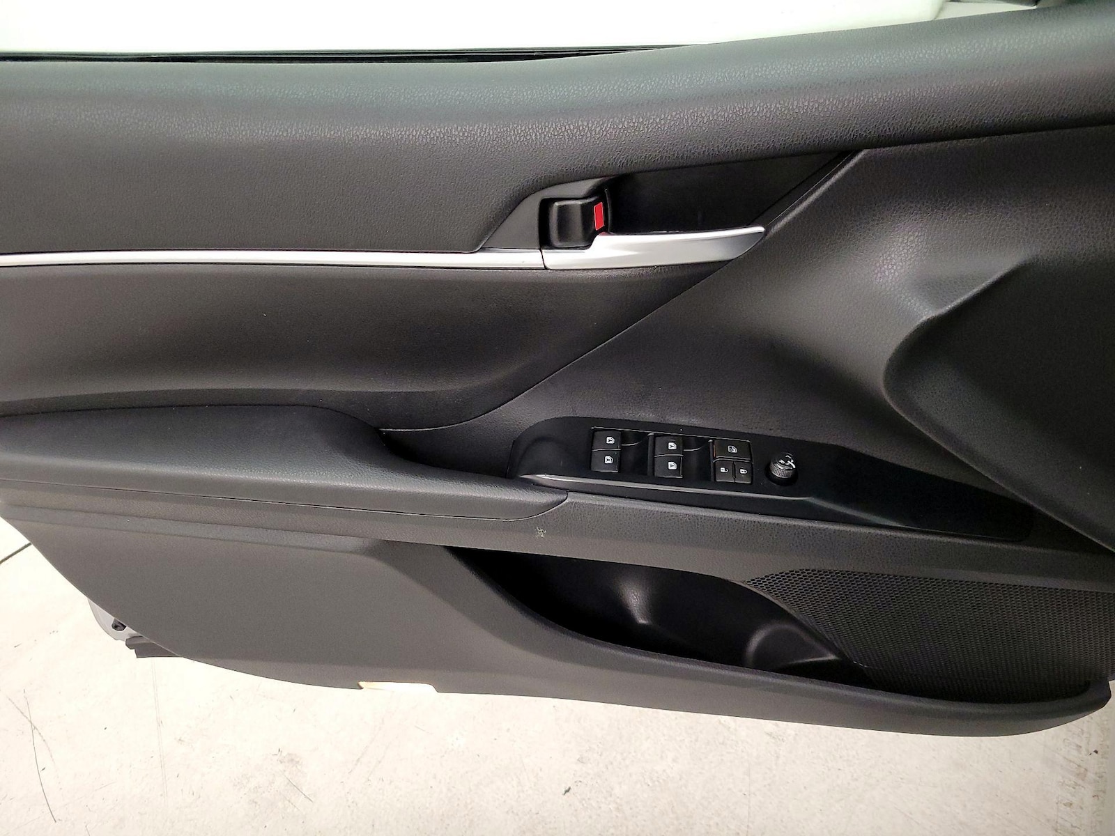 2019 Toyota Camry SE - Photo 13