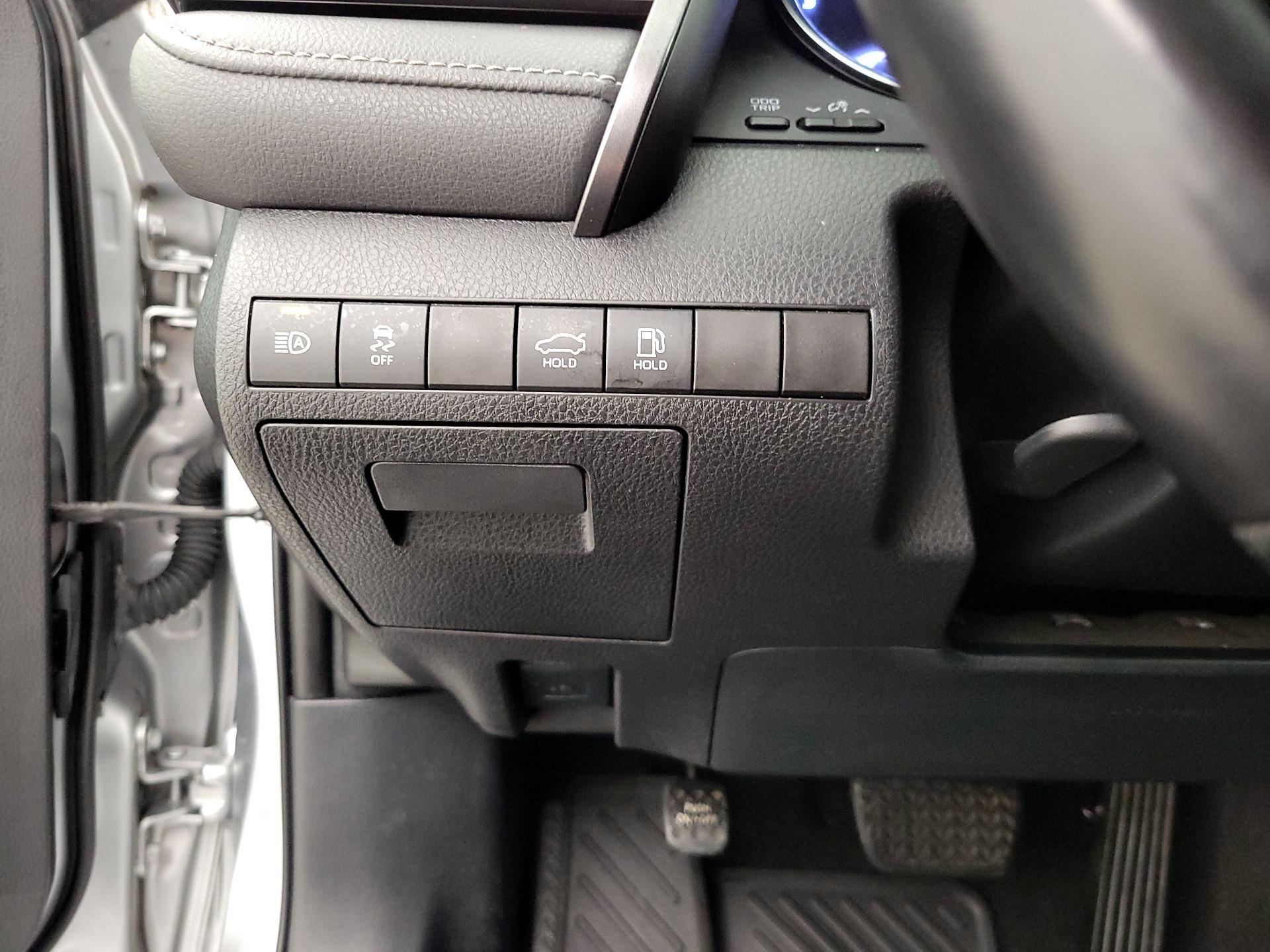 Thumbnail: 2019 Toyota Camry - 13