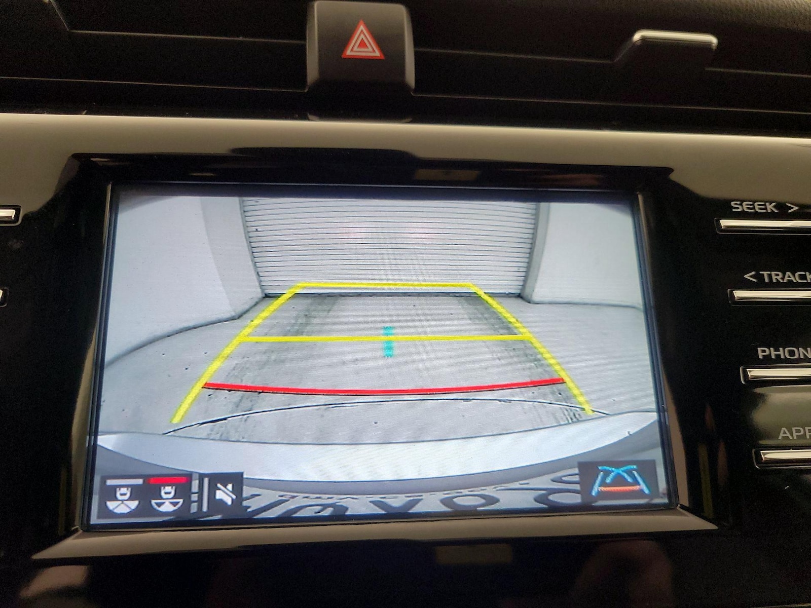 2019 Toyota Camry SE - Photo 15