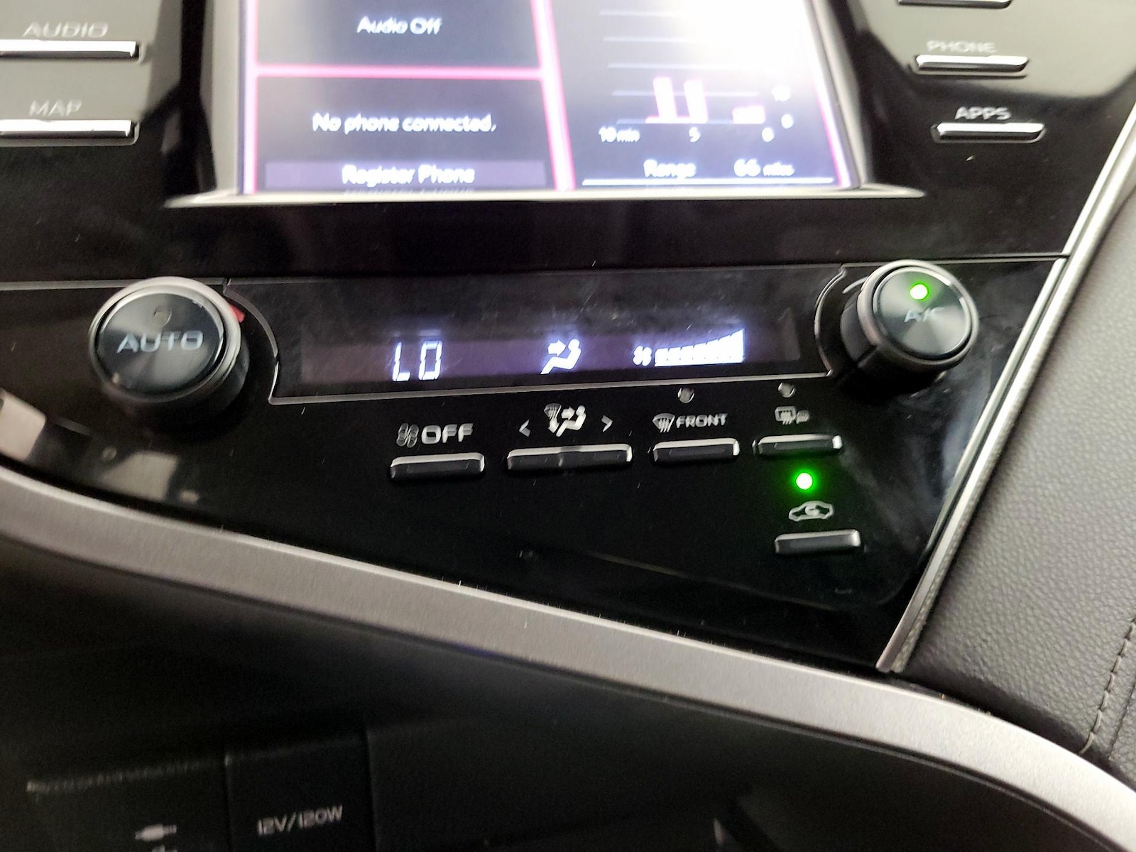 2019 Toyota Camry SE - Photo 17