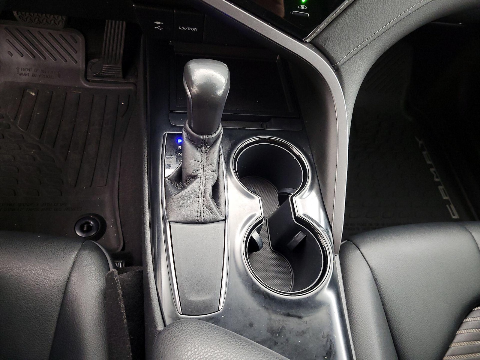 2019 Toyota Camry SE - Photo 18