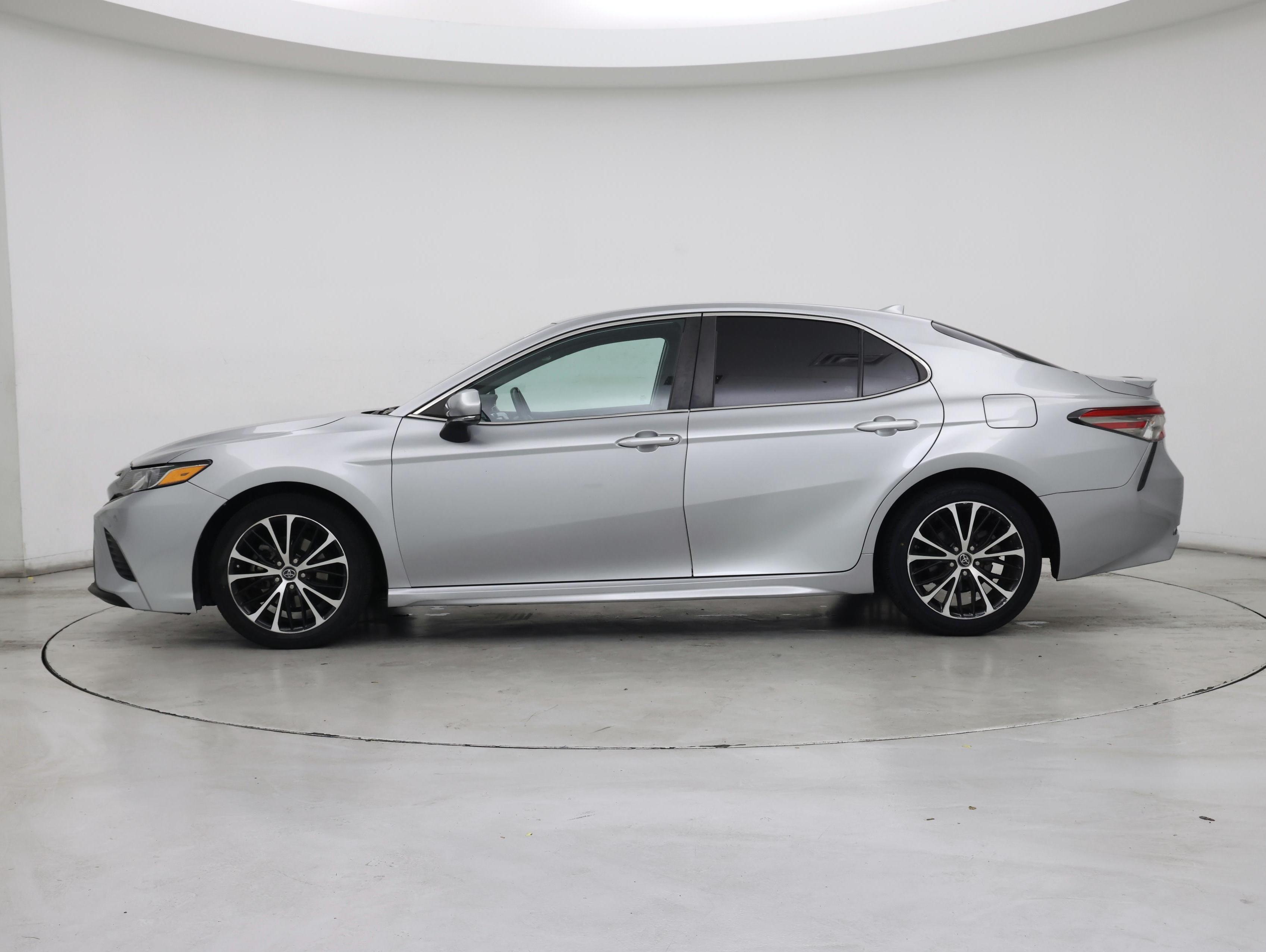 Thumbnail: 2019 Toyota Camry - 3