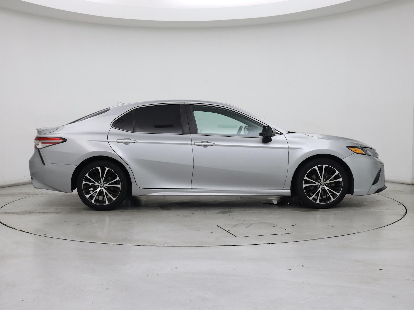 2019 Toyota Camry SE - Photo 8