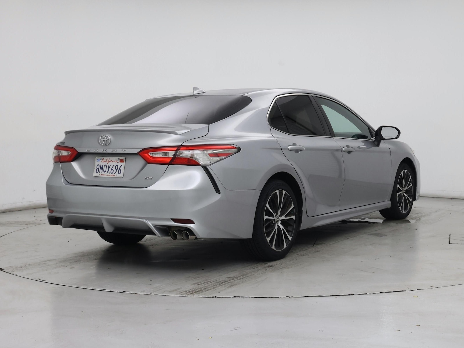 2019 Toyota Camry SE - Photo 9