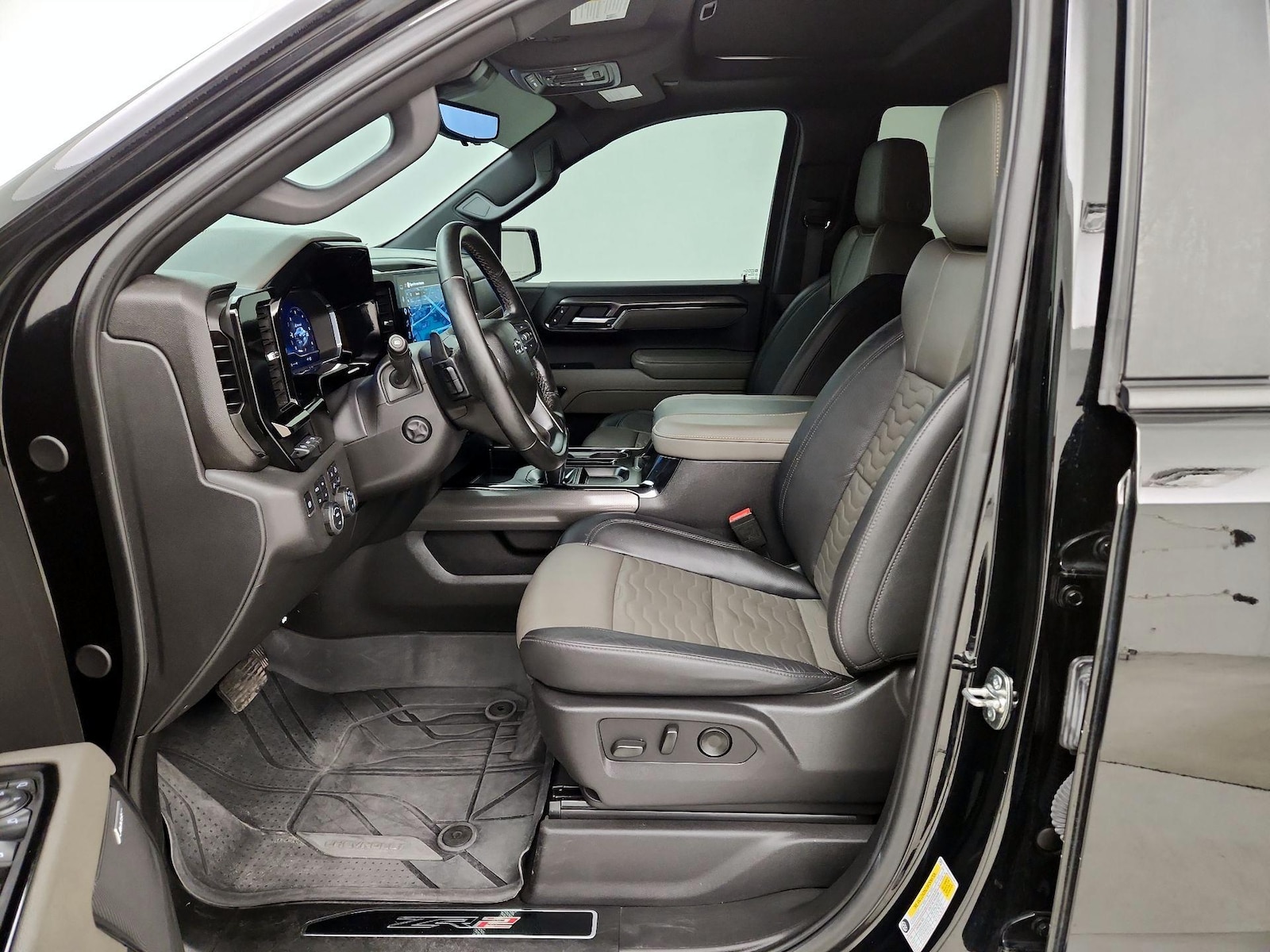 2025 Chevrolet Silverado 1500 ZR2 - Photo 12
