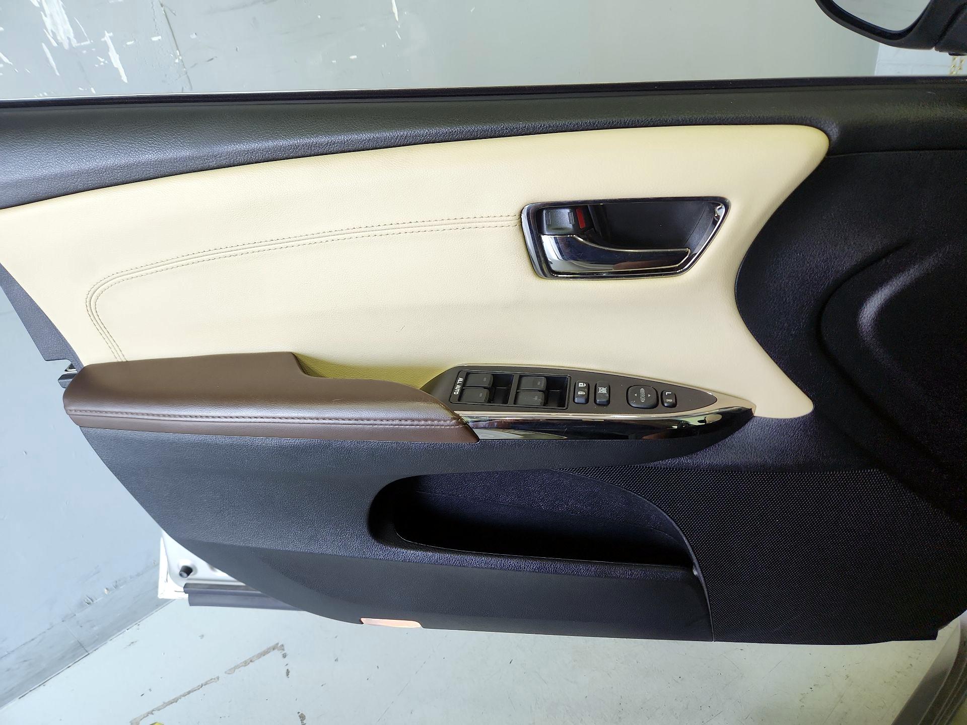 Thumbnail: 2015 Toyota Avalon - 12