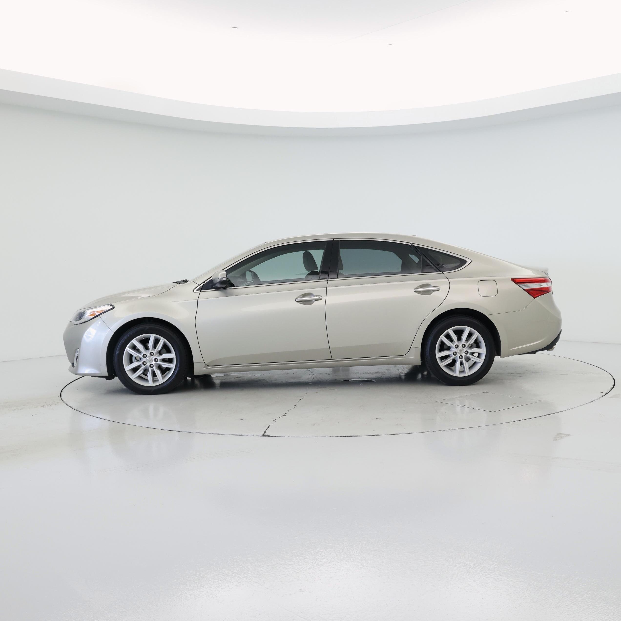 Thumbnail: 2015 Toyota Avalon - 3