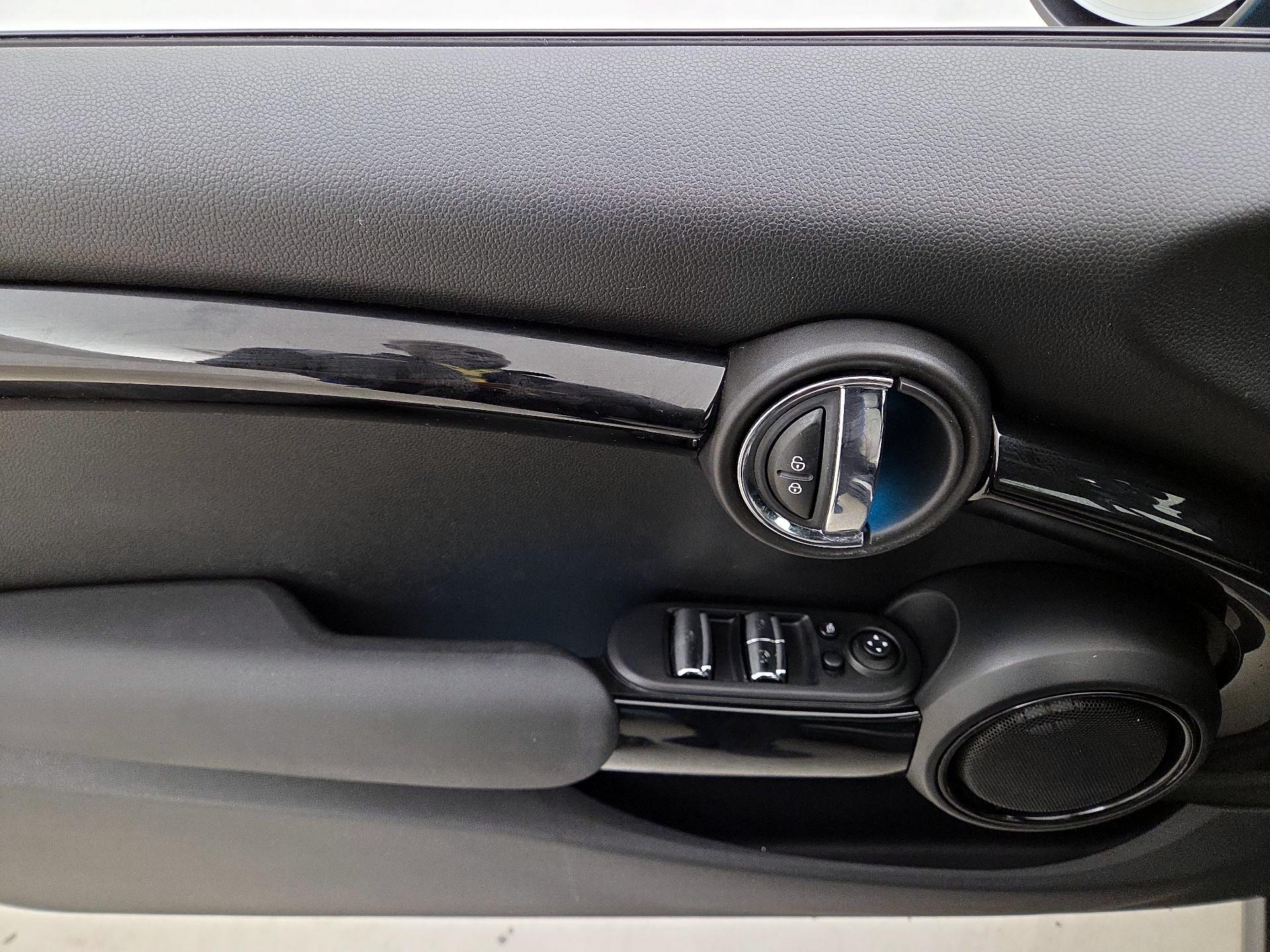Thumbnail: 2018 MINI Cooper - 12