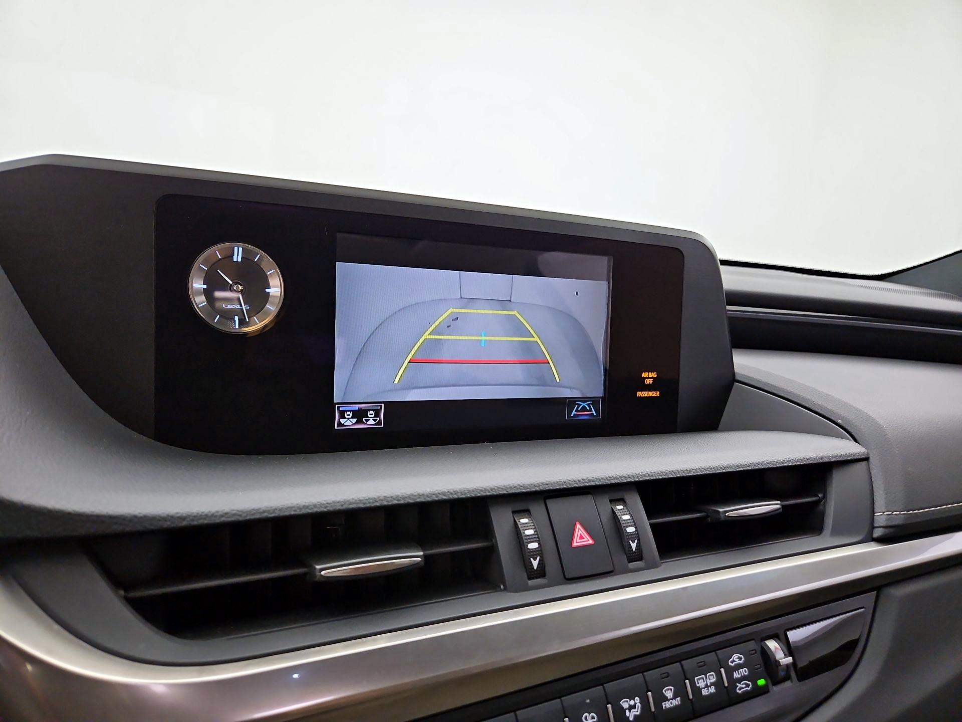Thumbnail: 2021 Lexus ES - 14