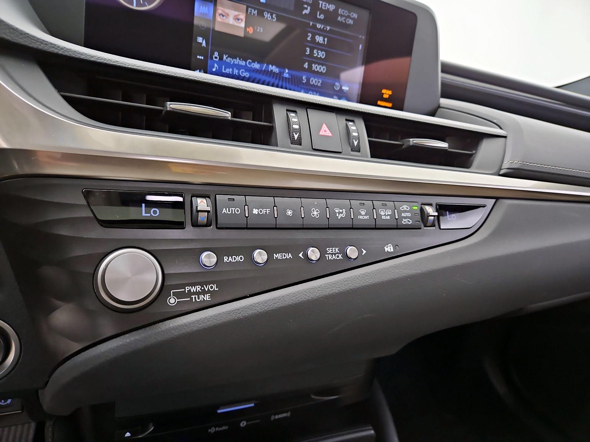 Thumbnail: 2021 Lexus ES - 16