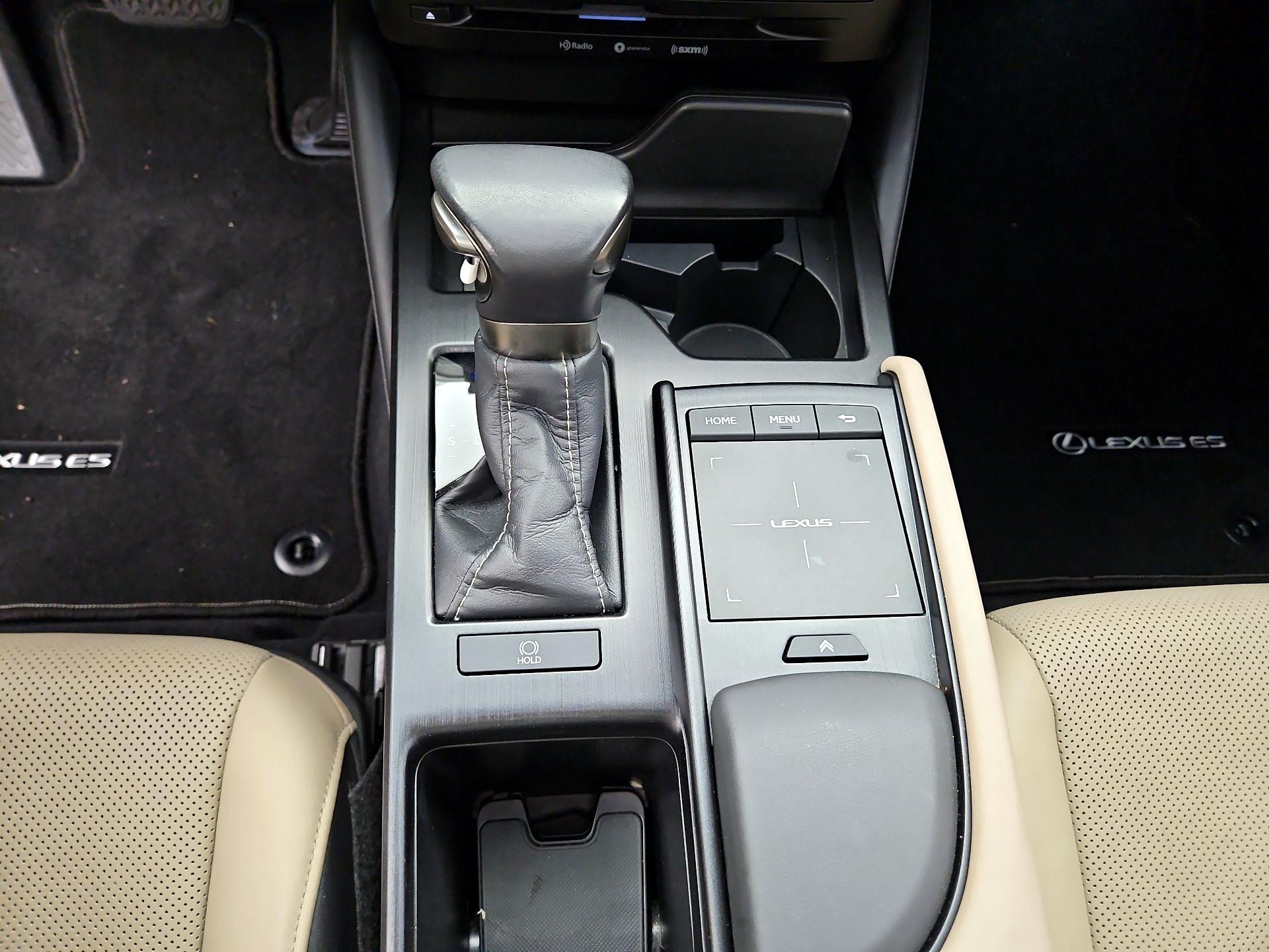 Thumbnail: 2021 Lexus ES - 17