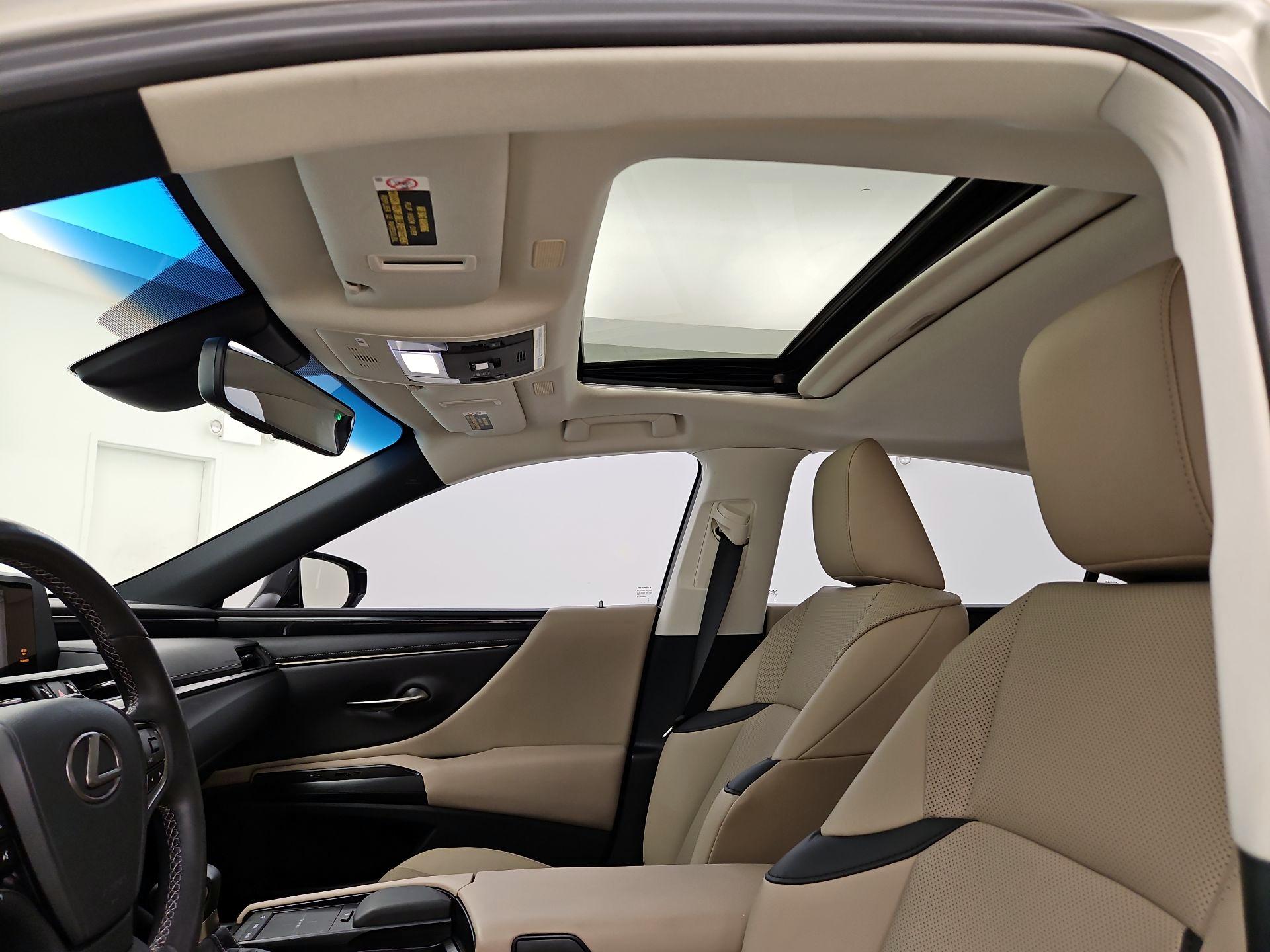 Thumbnail: 2021 Lexus ES - 19
