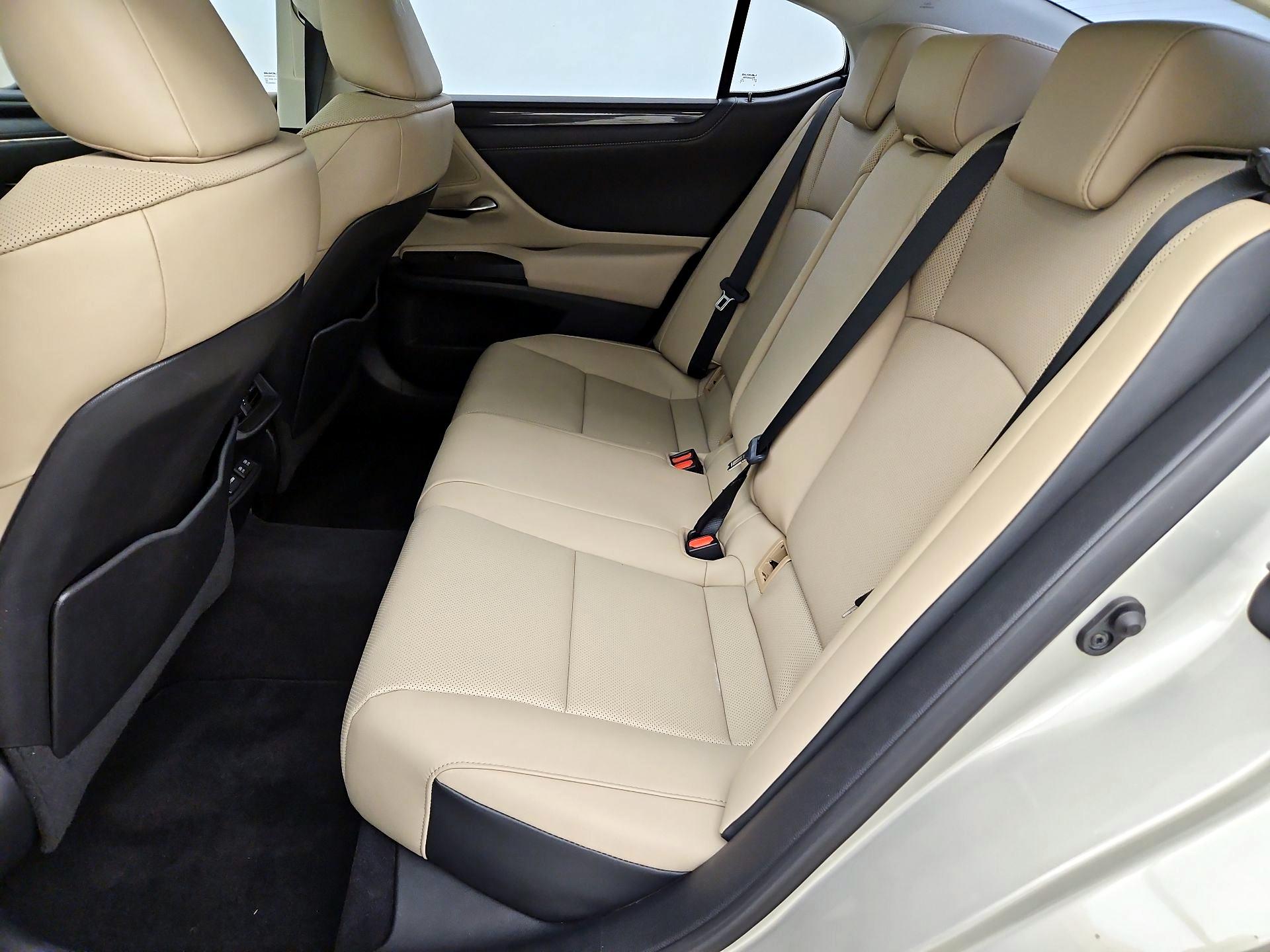 Thumbnail: 2021 Lexus ES - 20