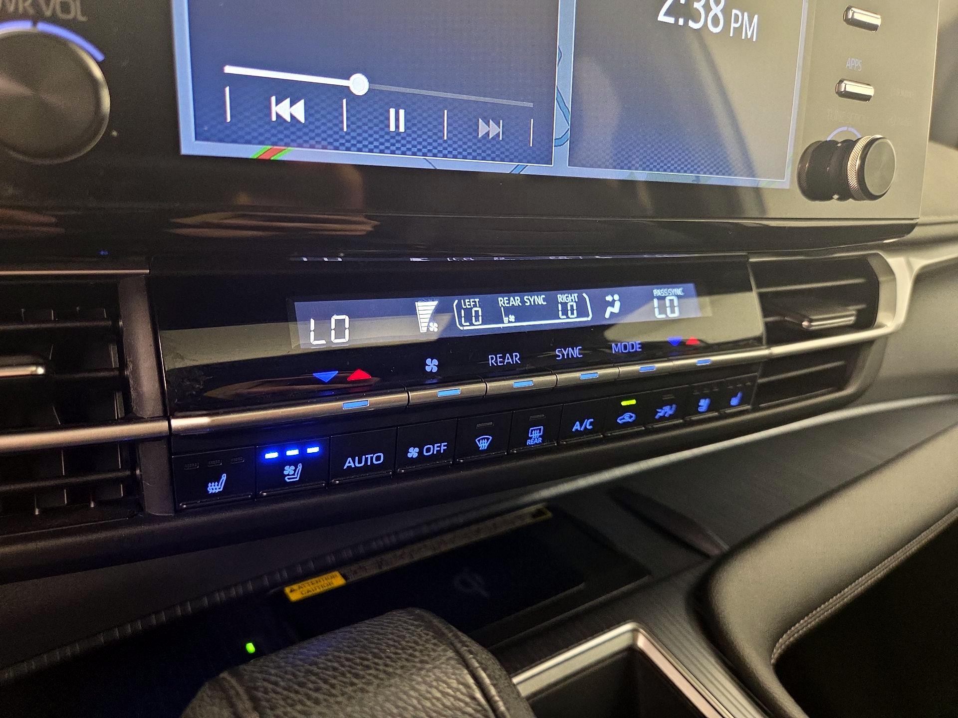 Thumbnail: 2023 Toyota Sienna - 17