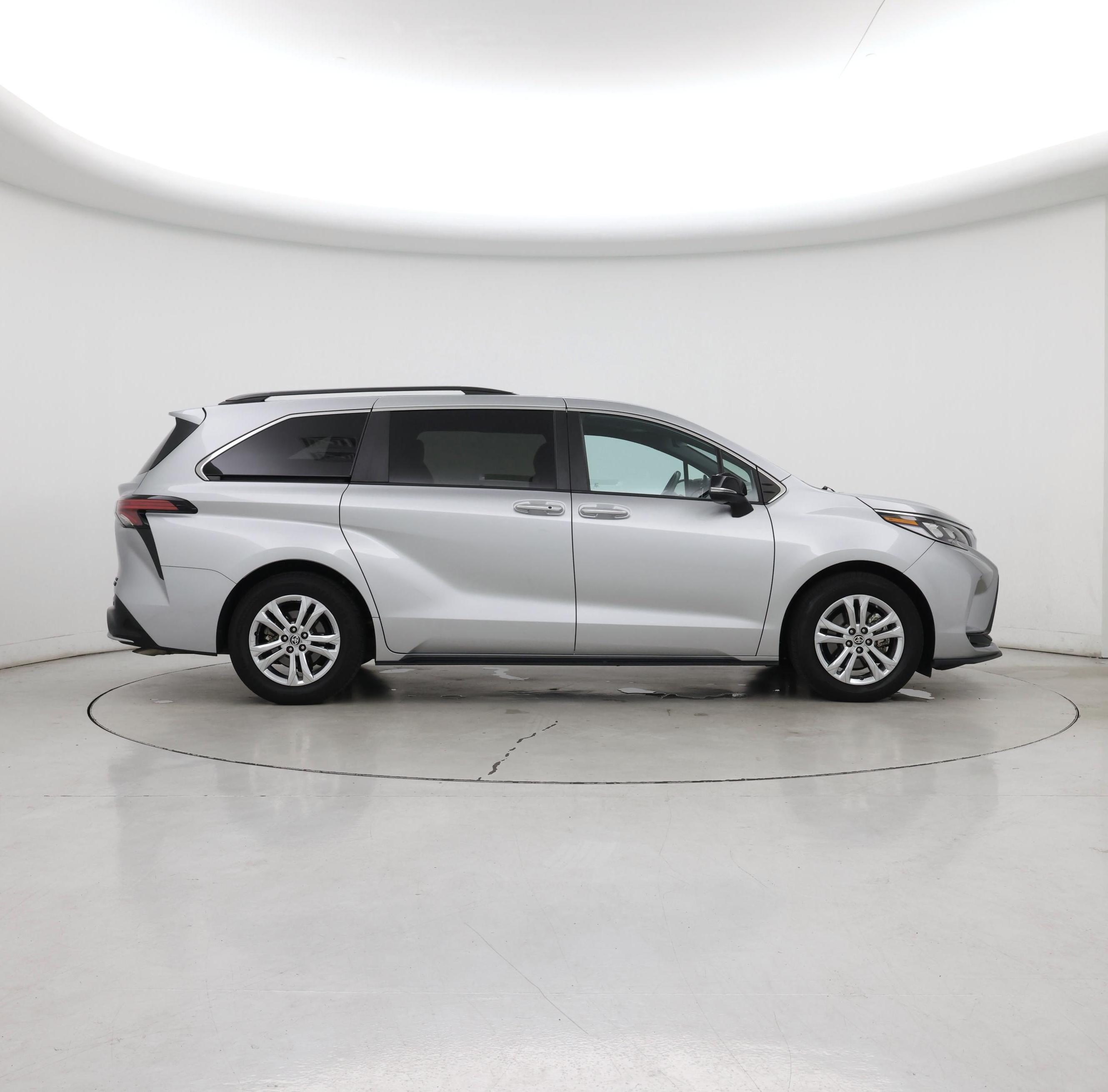Thumbnail: 2023 Toyota Sienna - 7