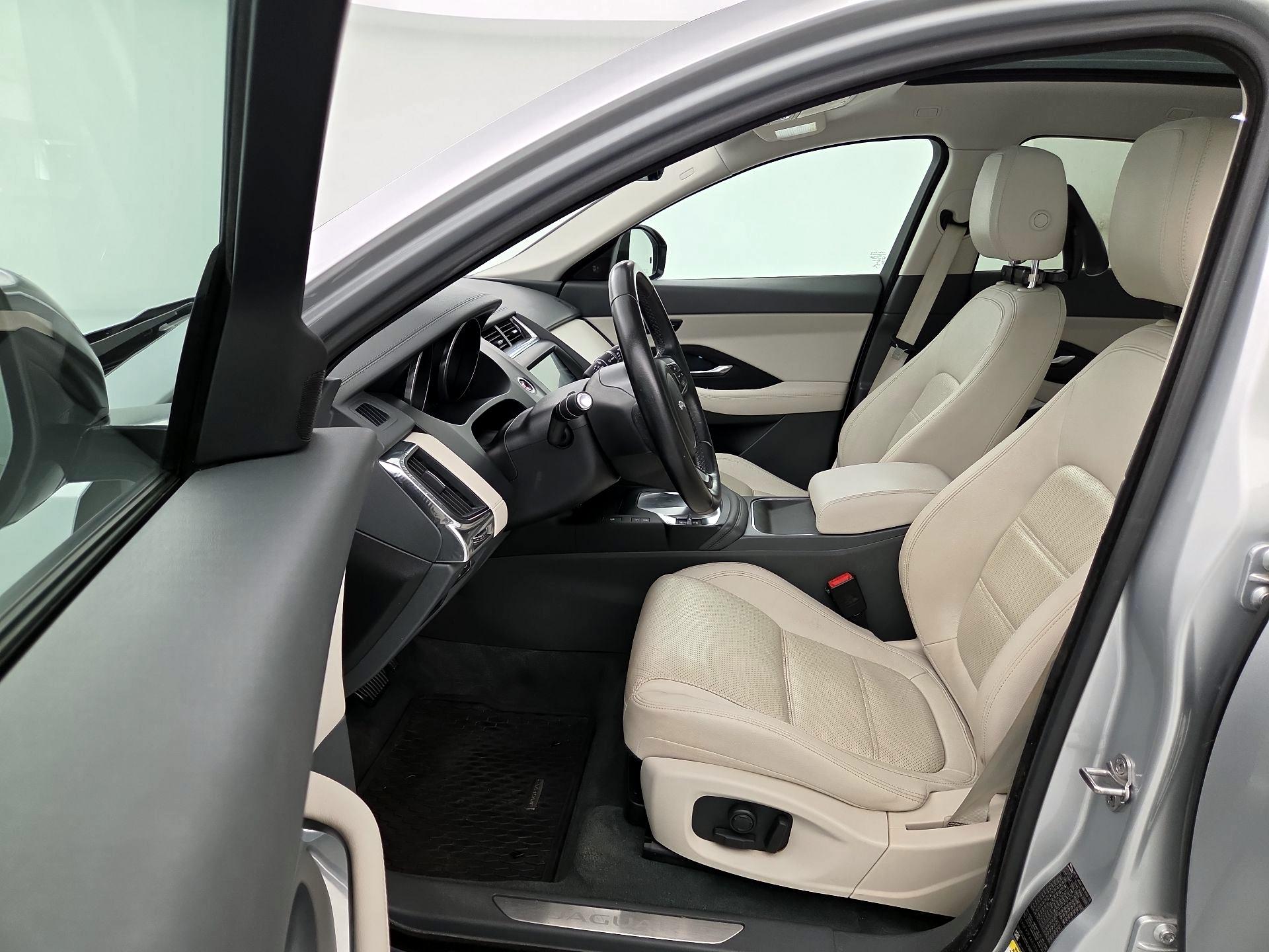 Thumbnail: 2019 Jaguar E-Pace - 11
