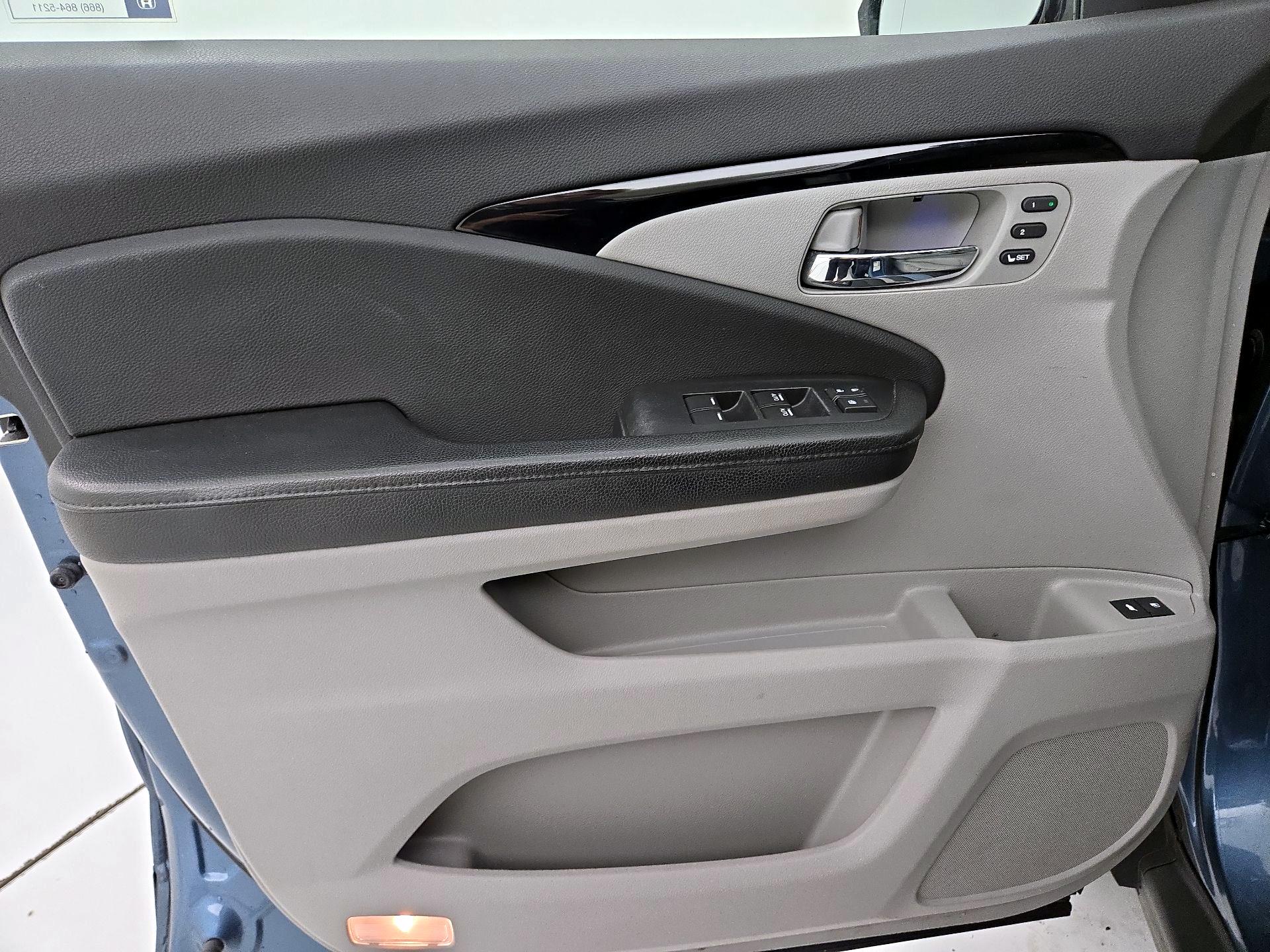 Thumbnail: 2016 Honda Pilot - 12