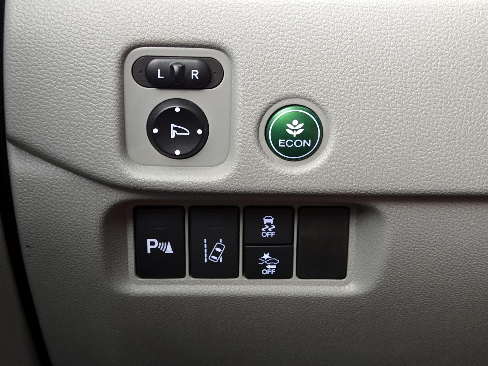 Thumbnail: 2016 Honda Pilot - 13