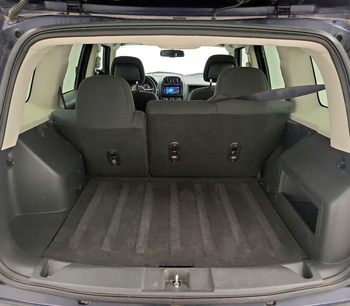 Trunk/Cargo (Seats Up)