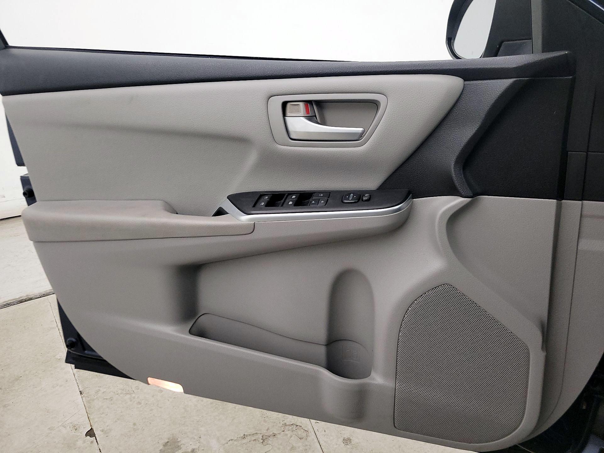 Thumbnail: 2015 Toyota Camry - 12