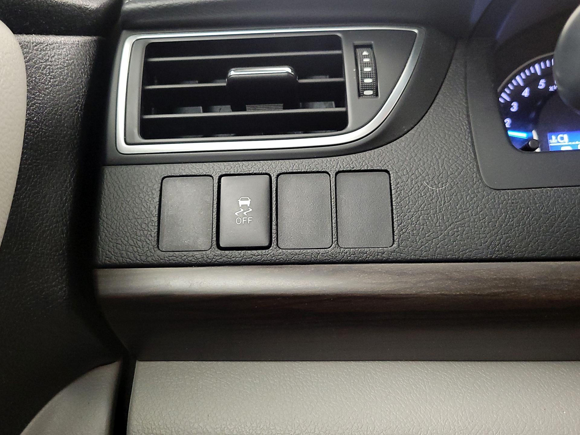 Thumbnail: 2015 Toyota Camry - 13