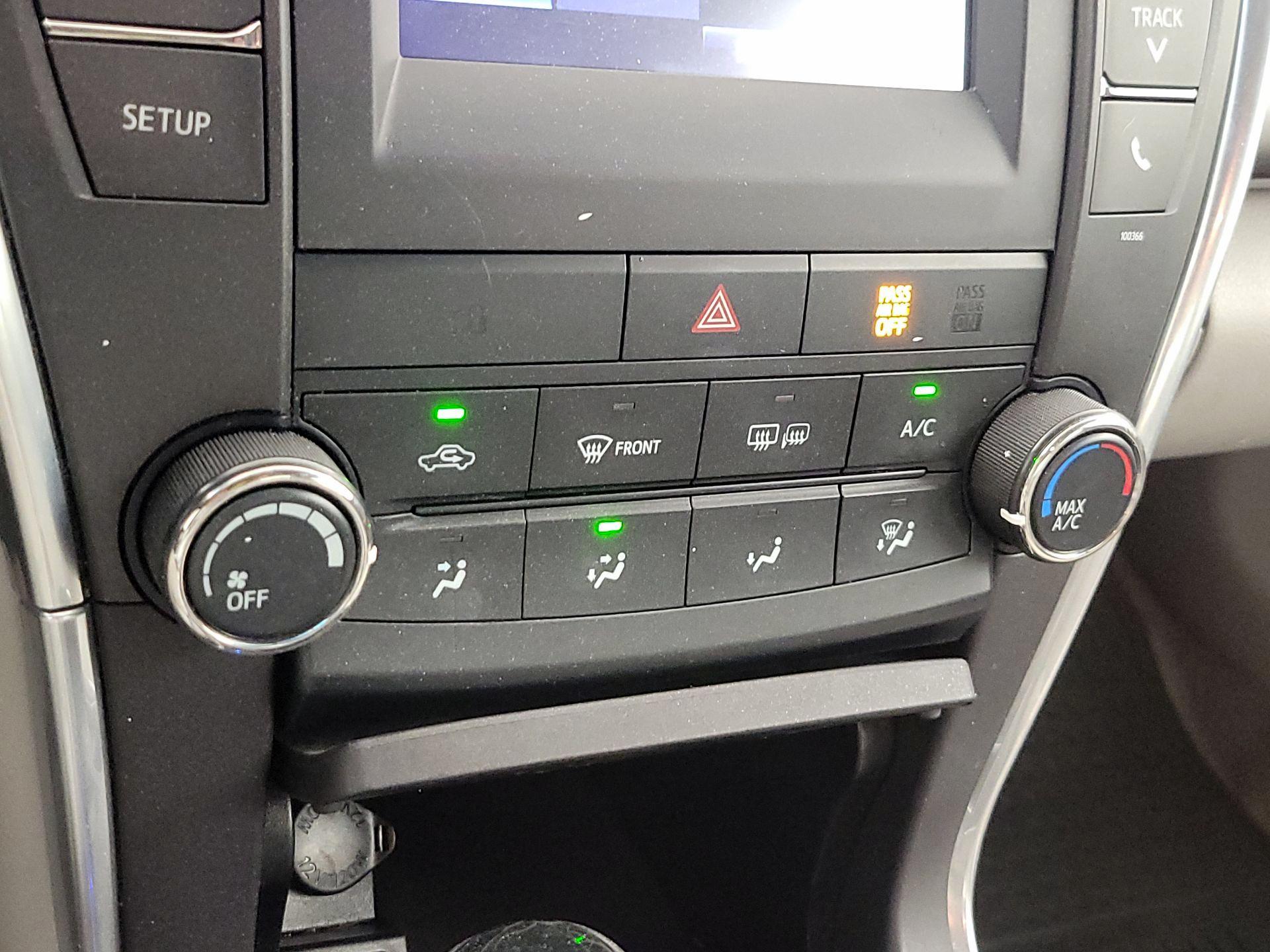 Thumbnail: 2015 Toyota Camry - 16