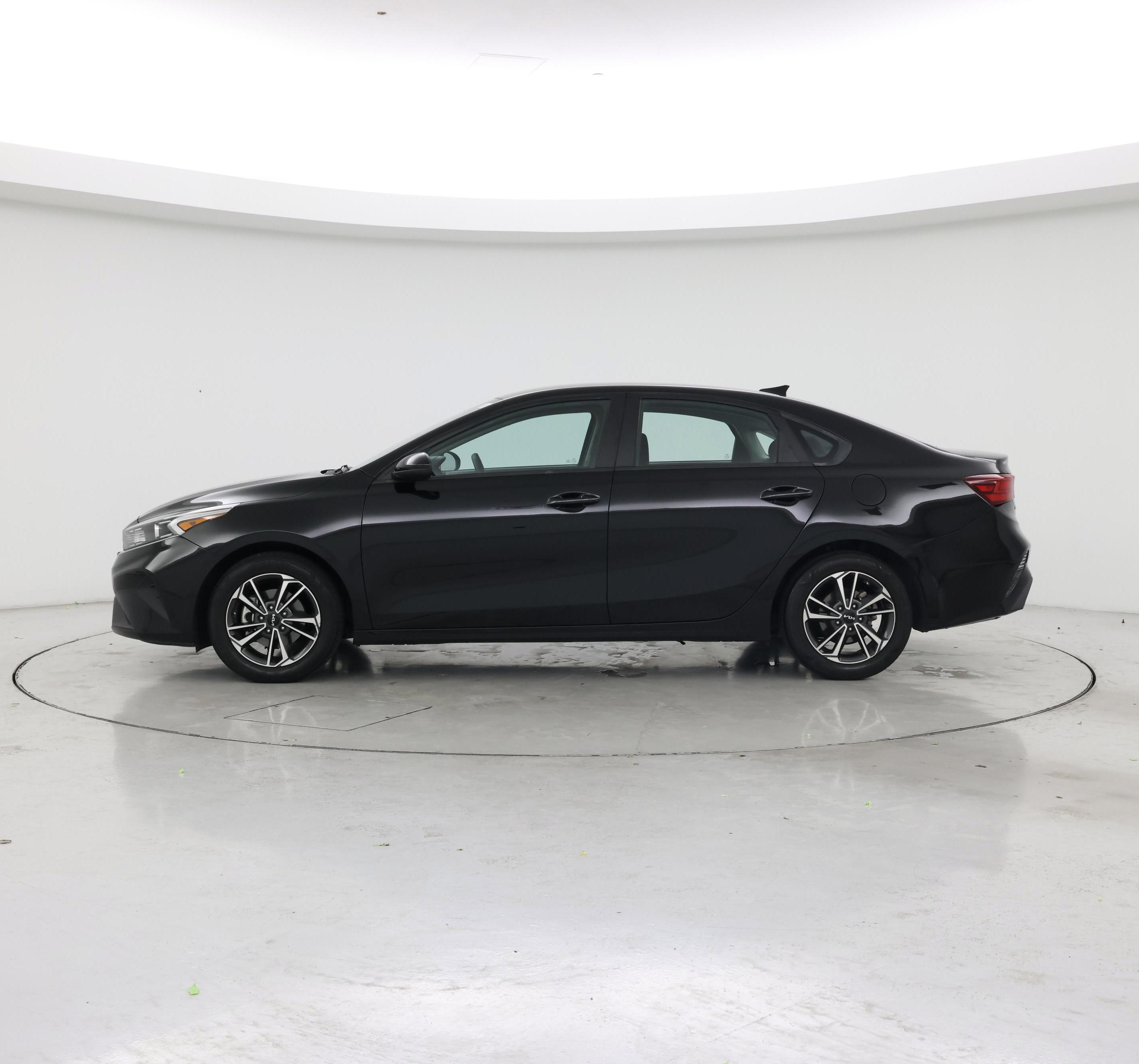 Thumbnail: 2022 Kia Forte - 3