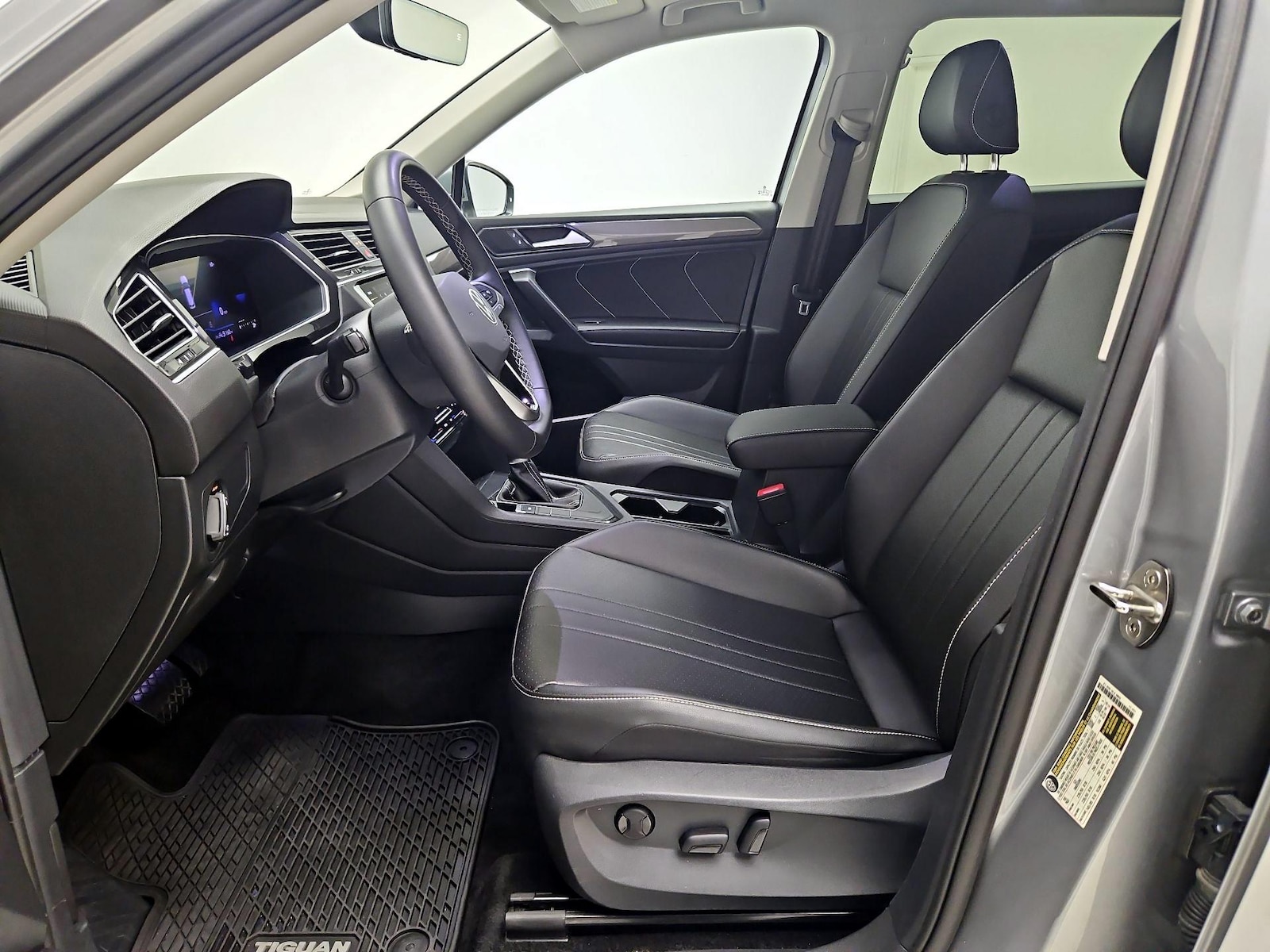 2024 Volkswagen Tiguan SE - Photo 12