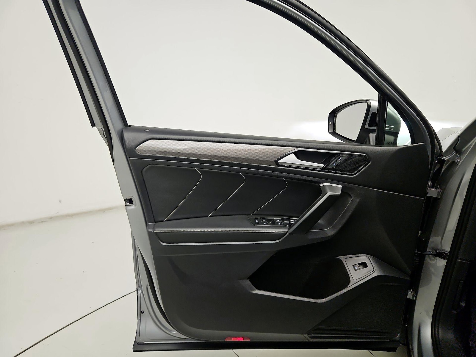 2024 Volkswagen Tiguan SE - Photo 13