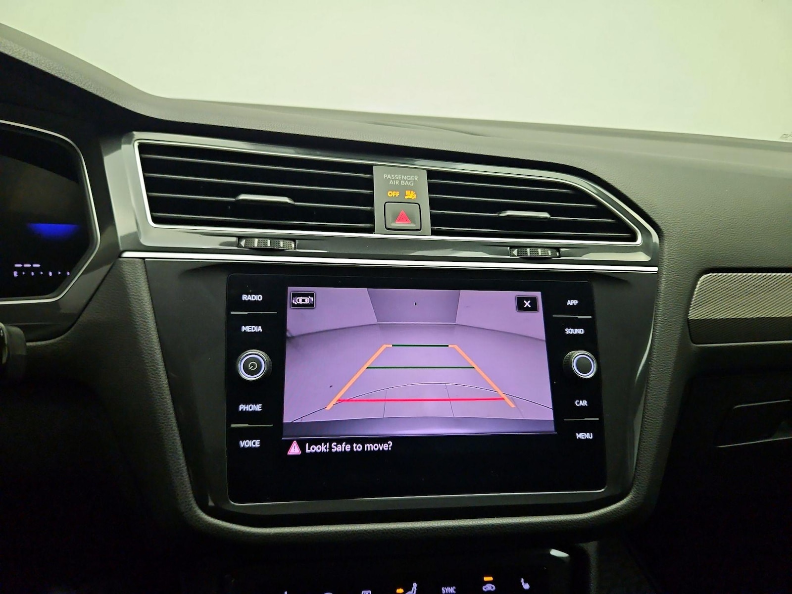 2024 Volkswagen Tiguan SE - Photo 14