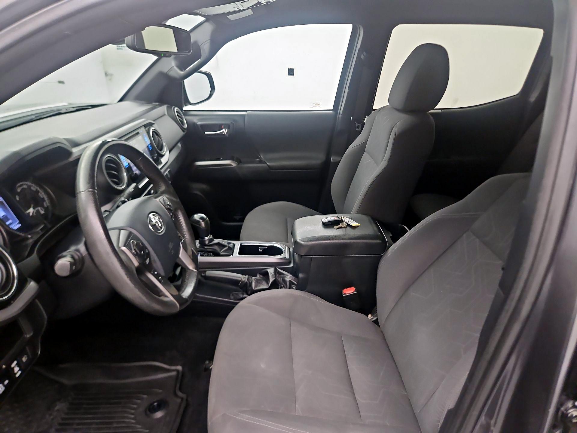 Thumbnail: 2019 Toyota Tacoma - 9
