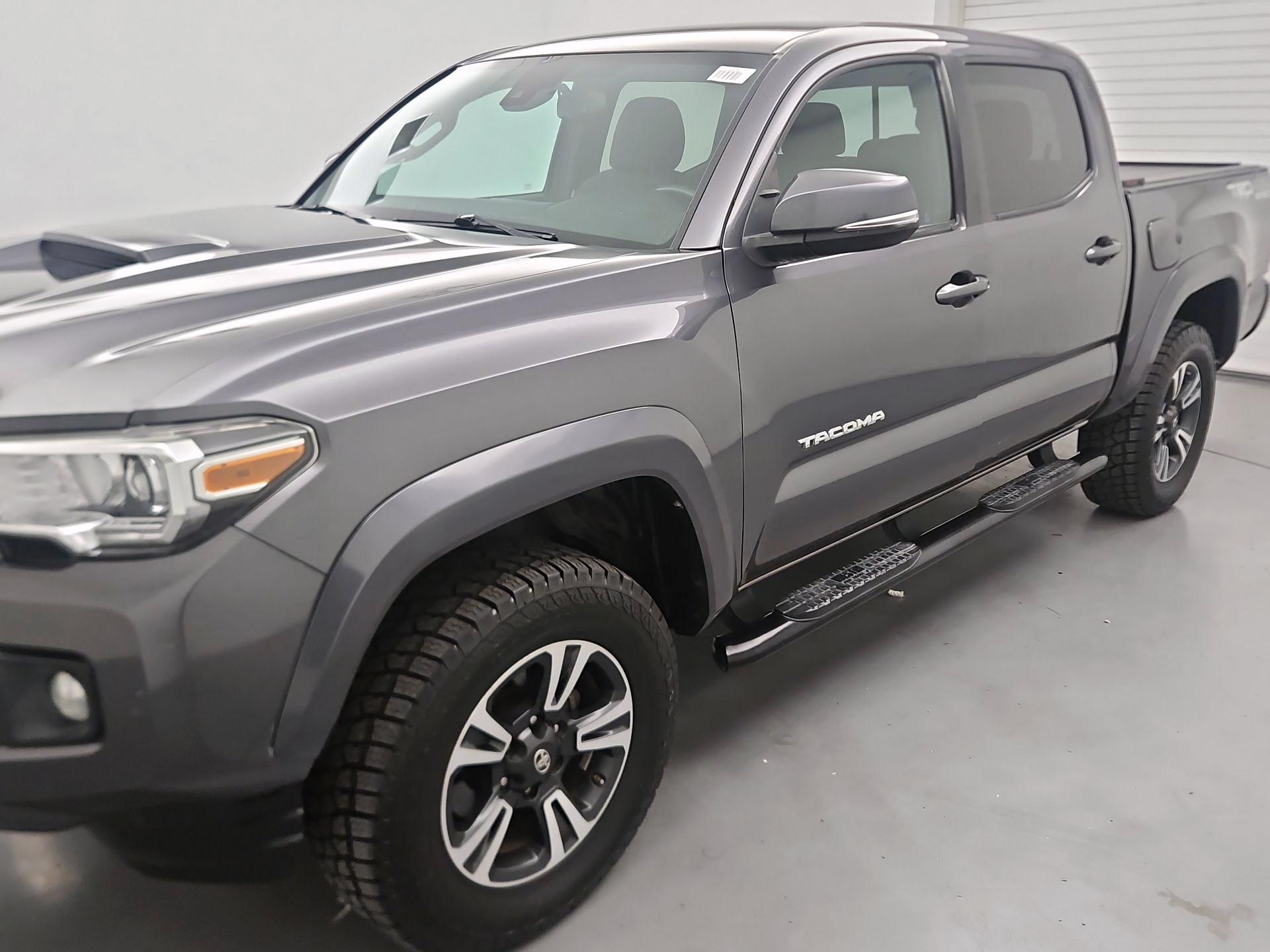 Thumbnail: 2019 Toyota Tacoma - 3
