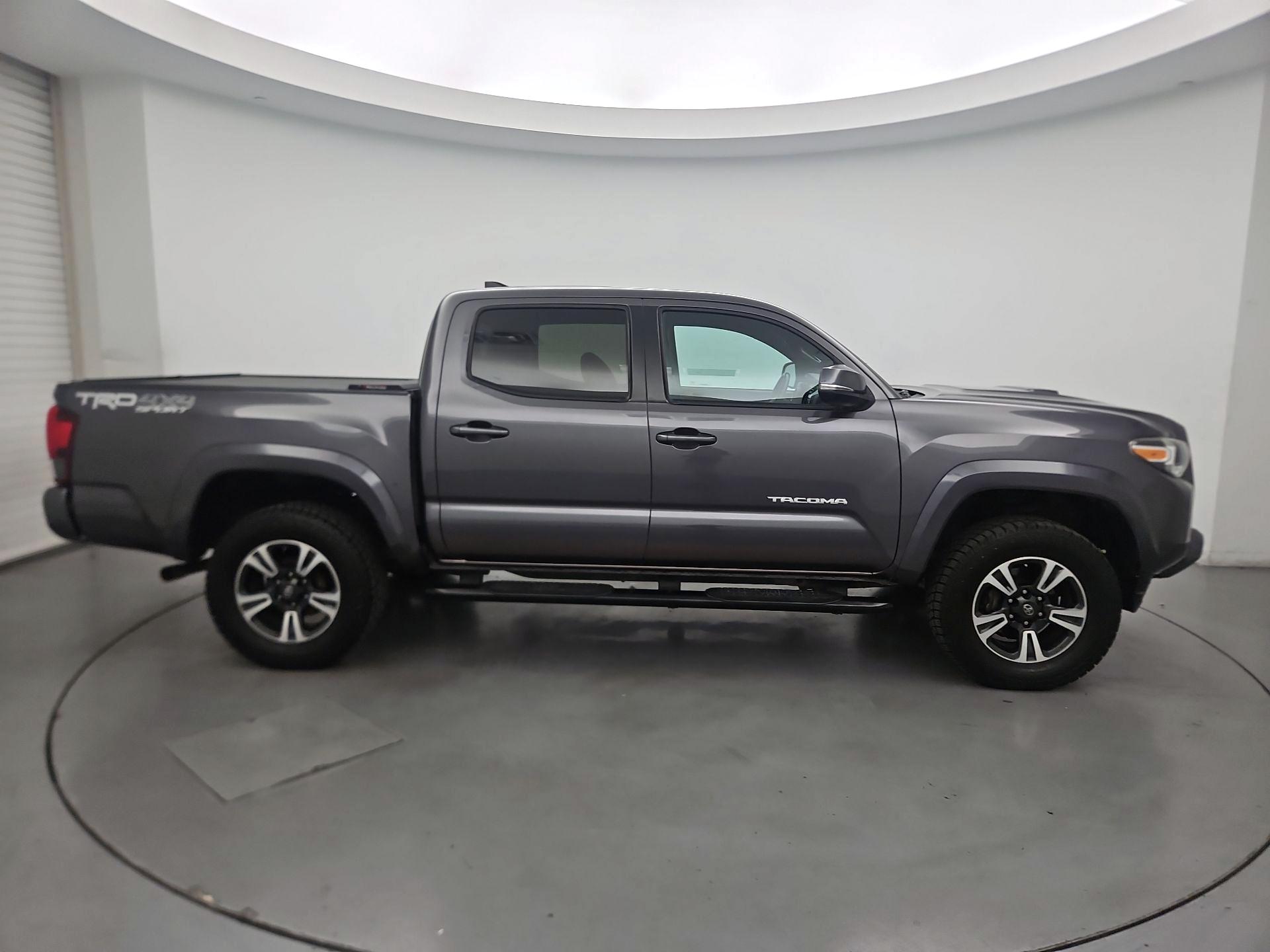 Thumbnail: 2019 Toyota Tacoma - 4